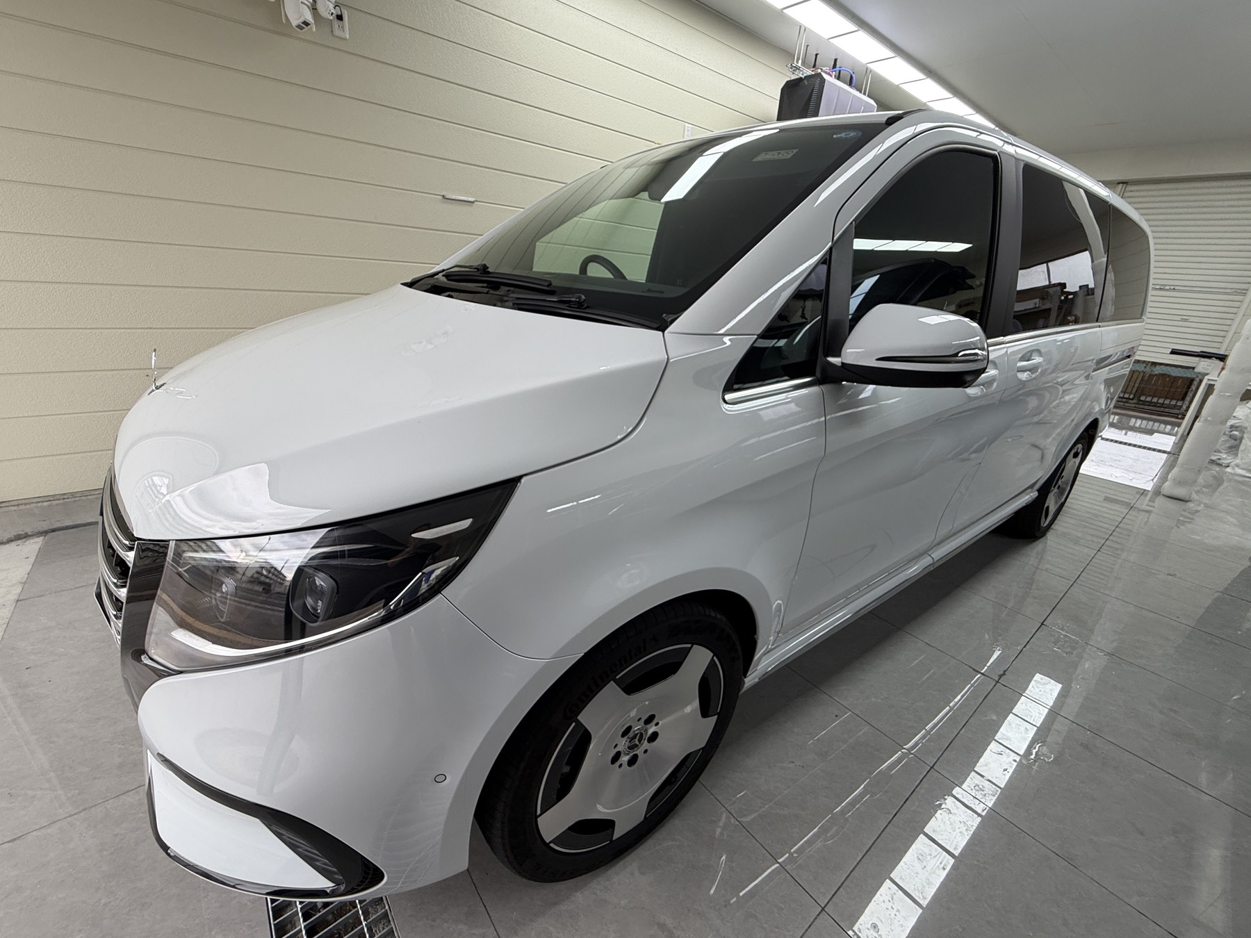 透明マットPPF施工前のベンツ V220d、フロント斜め