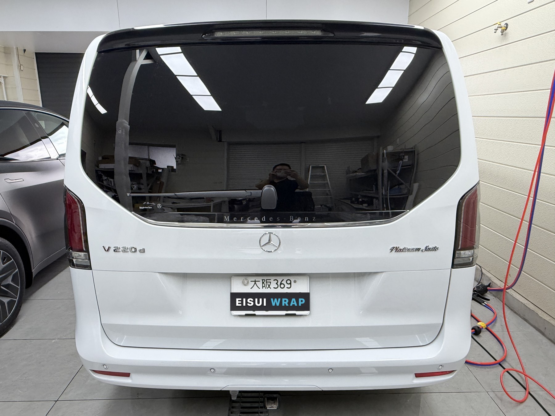 透明マットPPF施工前のベンツ V220d、リア正面