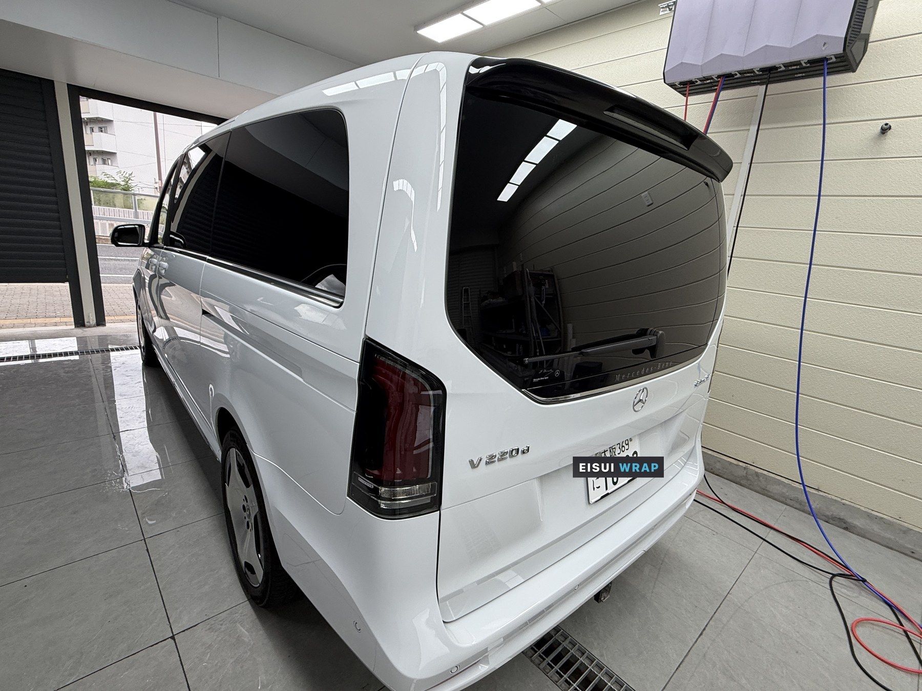 透明マットPPF施工前のベンツ V220d、リア斜め
