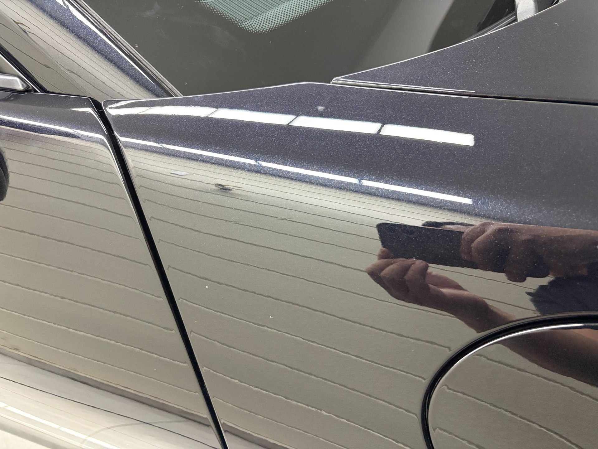 黒のポルシェ911(992.1)EISUI透明PPF施工後:フェンダーとドアの境目
