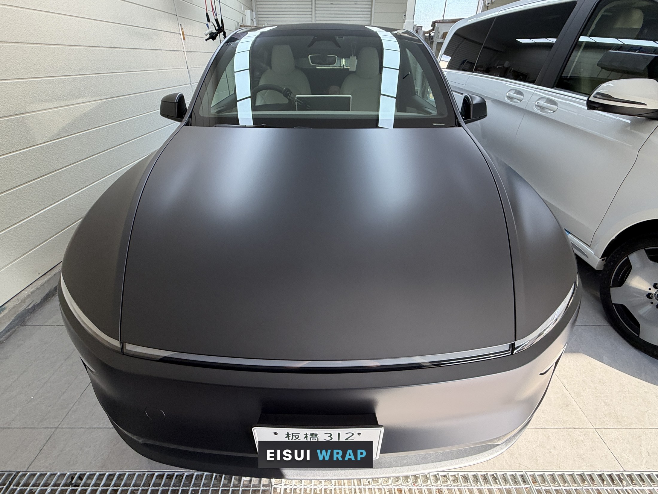 2026年式テスラ Model Y ステルスグレー、EISUI透明マットPPF施工後、フロント正面