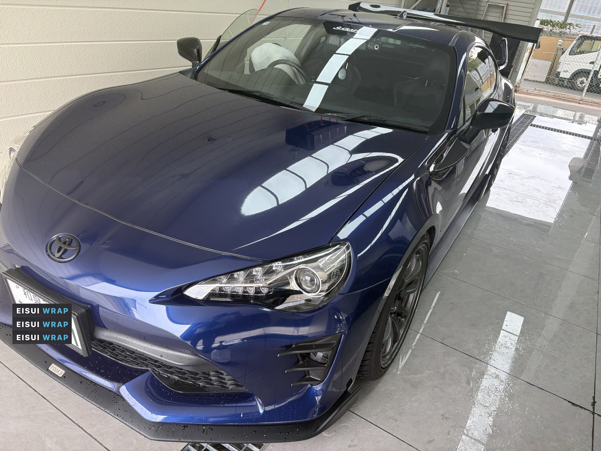 トヨタ86 GT(2020年式)斜め前方①、施工前の青いボンネット