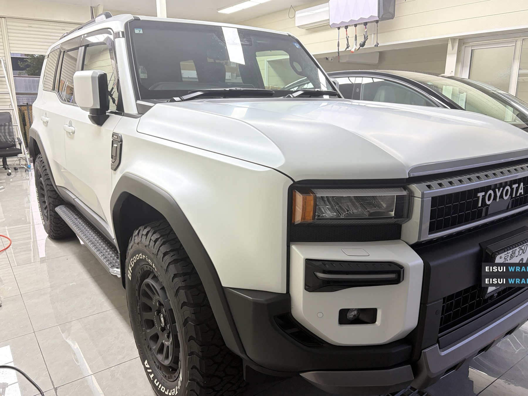 2026年式ランドクルーザー250、EISUI透明マットPPF施工後のフロント斜め、EISUI WRAP大阪