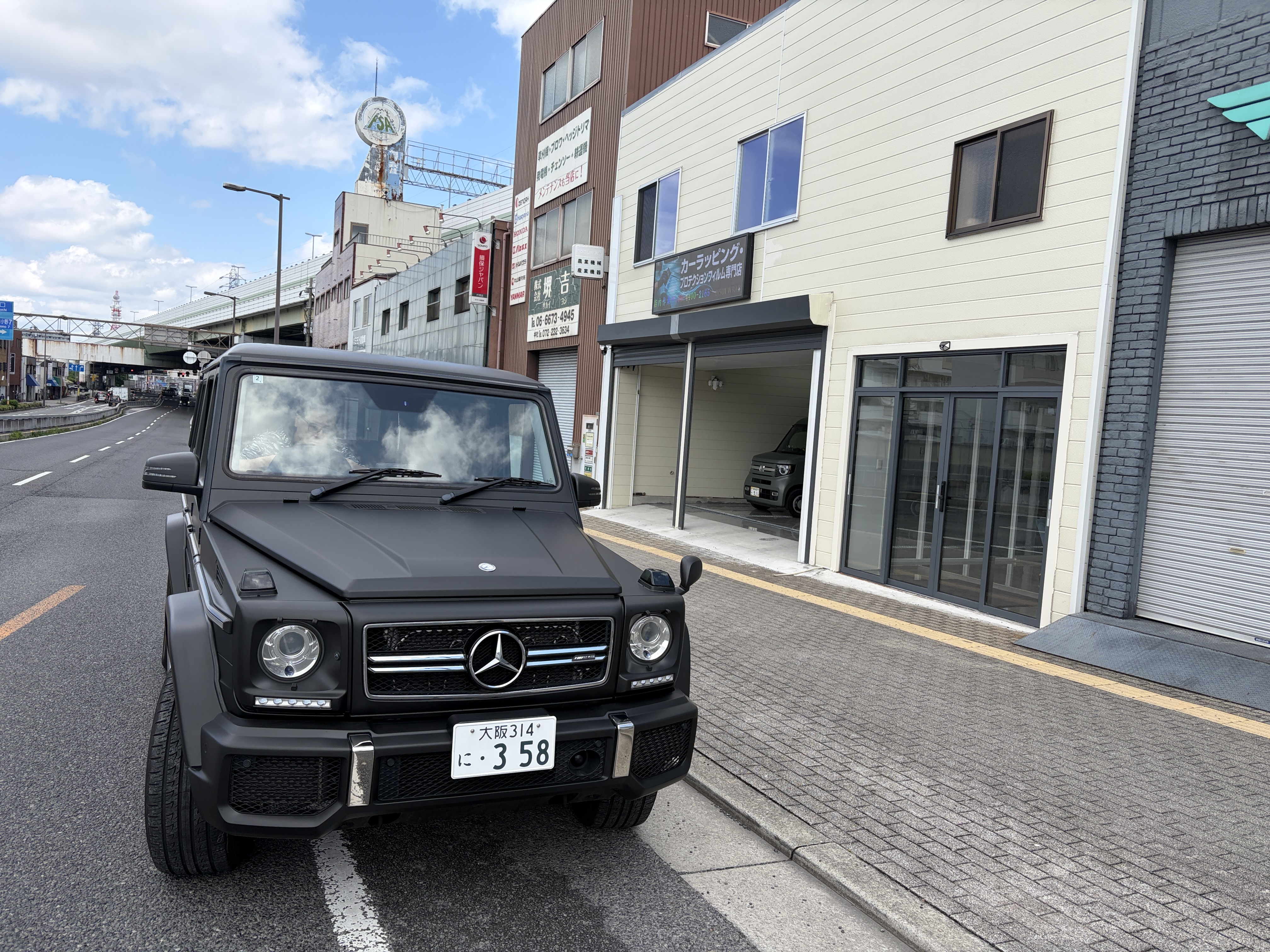 Mercedes-Benz G-Class W463 マットブラック ラッピング施工後 店舗前