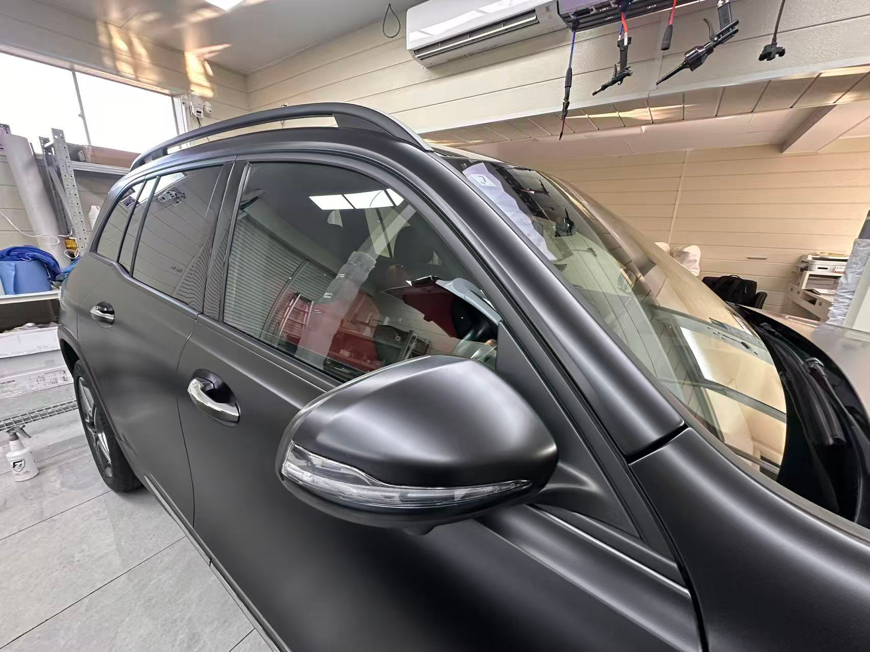 3M 2080 M12マットブラックで仕上げたGLBのウィンドウモール