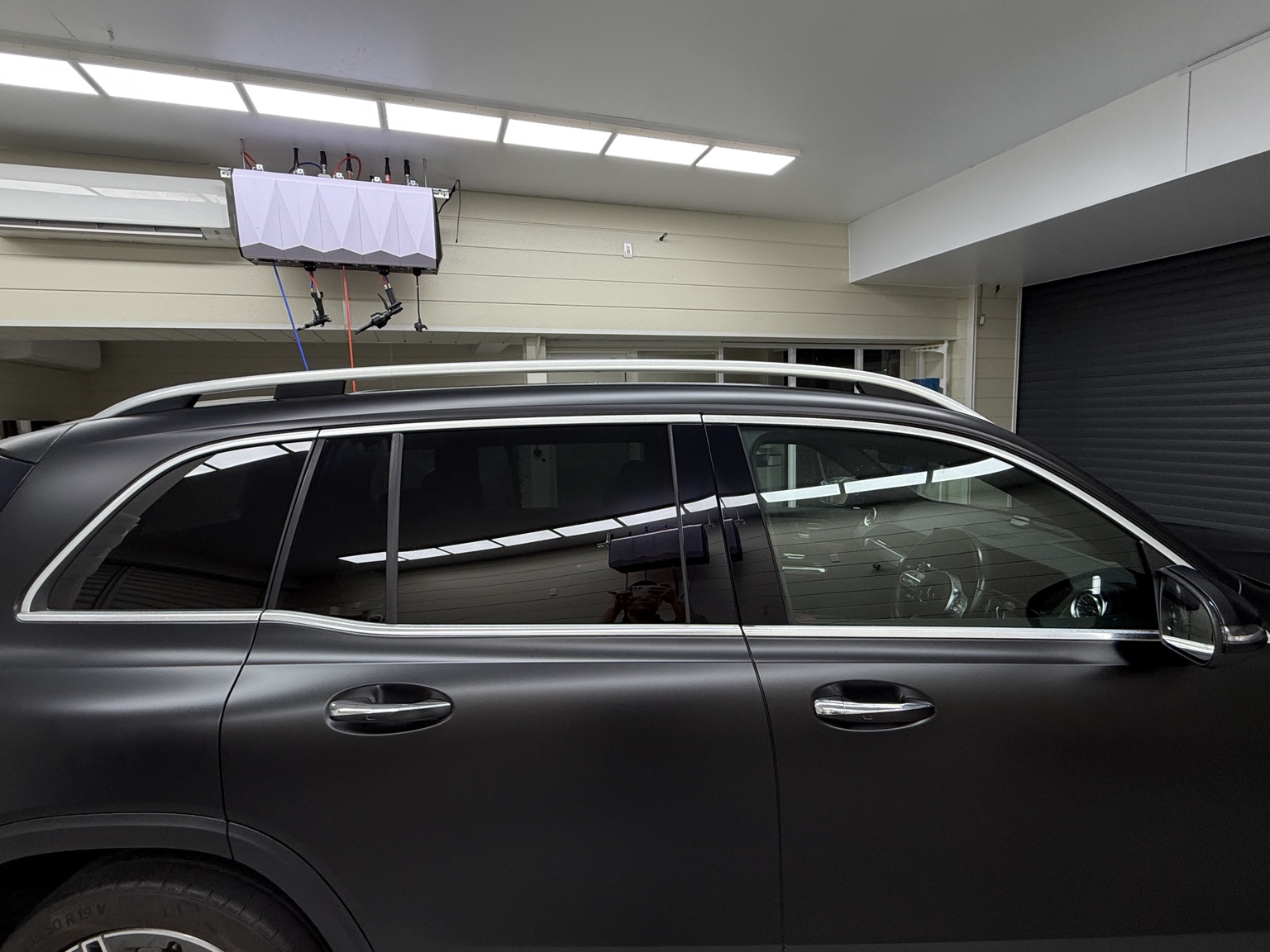 Silver roof rails and window trim on a Mercedes GLB before blackout