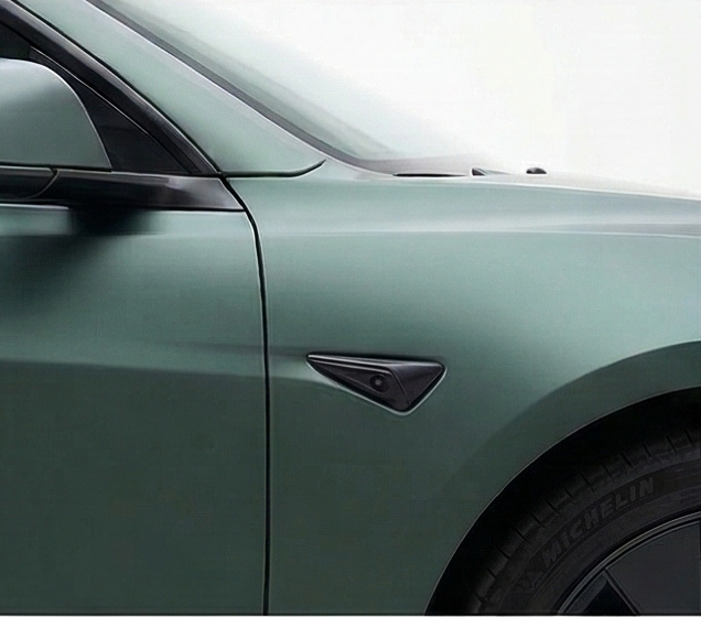 カーラッピング 細部施工：テスラ Model 3 サイドカメラ周辺