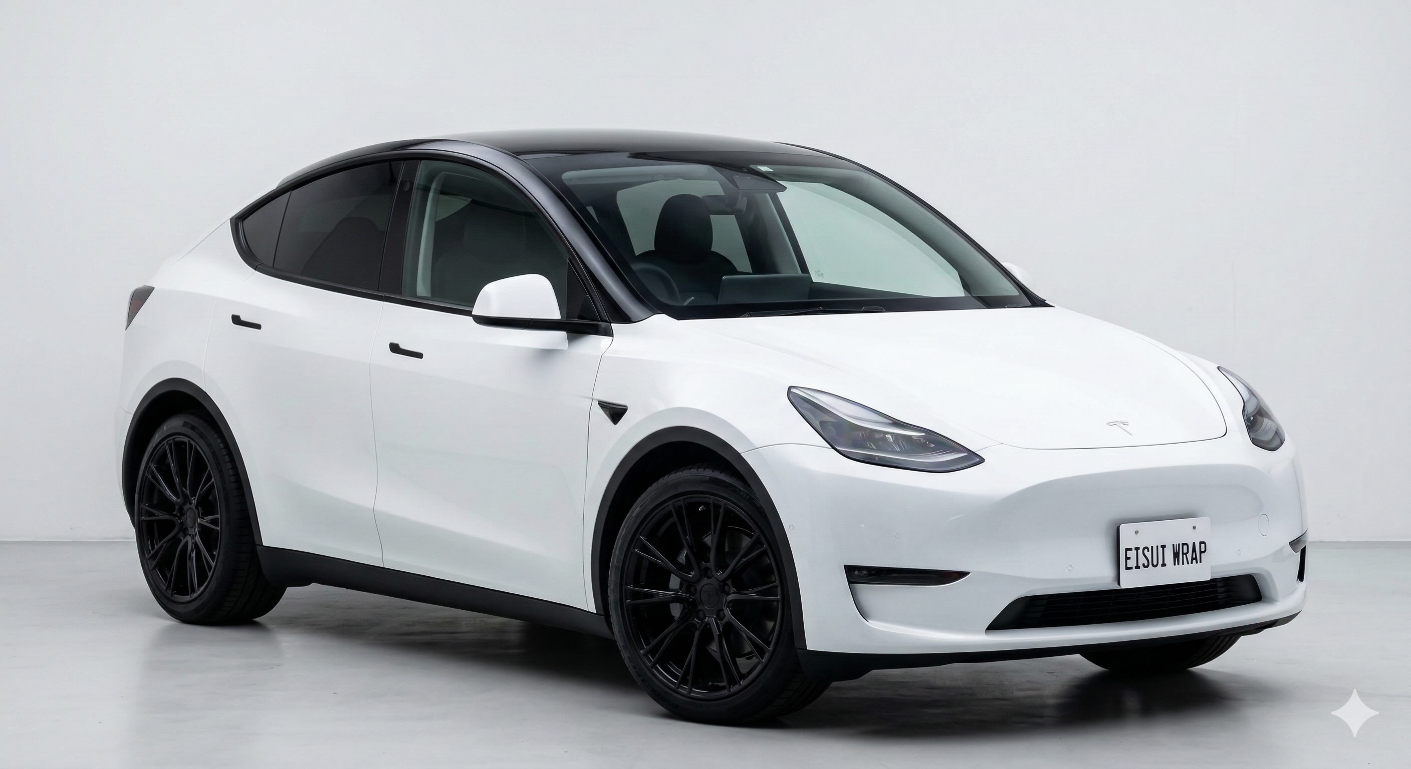 テスラ Model Y 部分ラッピング施工例：ピラー・ブラックアウト / 懸浮頂（大阪 カーラッピング）
