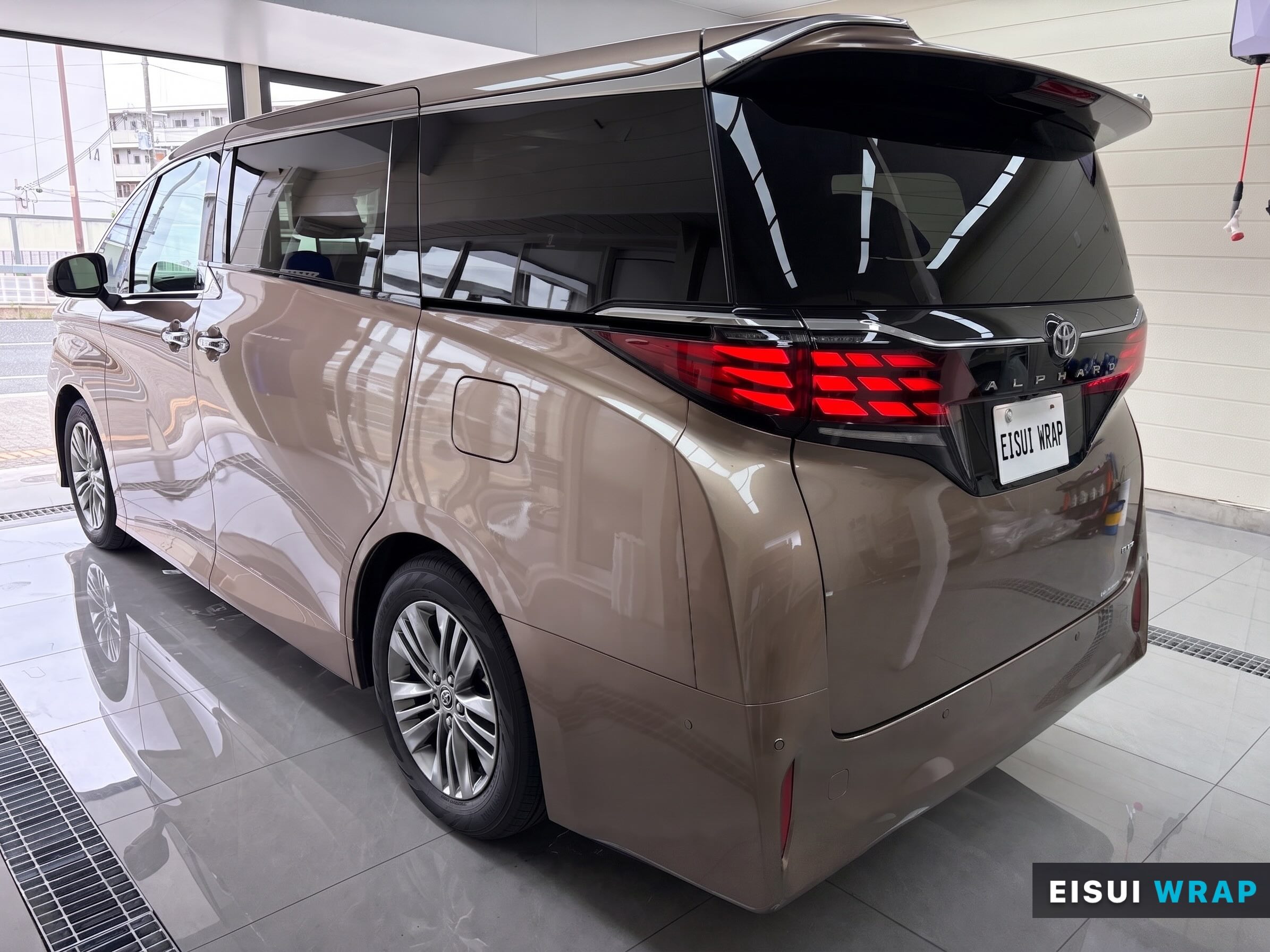 rear view and body finish of Toyota Alphard 40 Clear PPF by EISUI WRAP Osaka