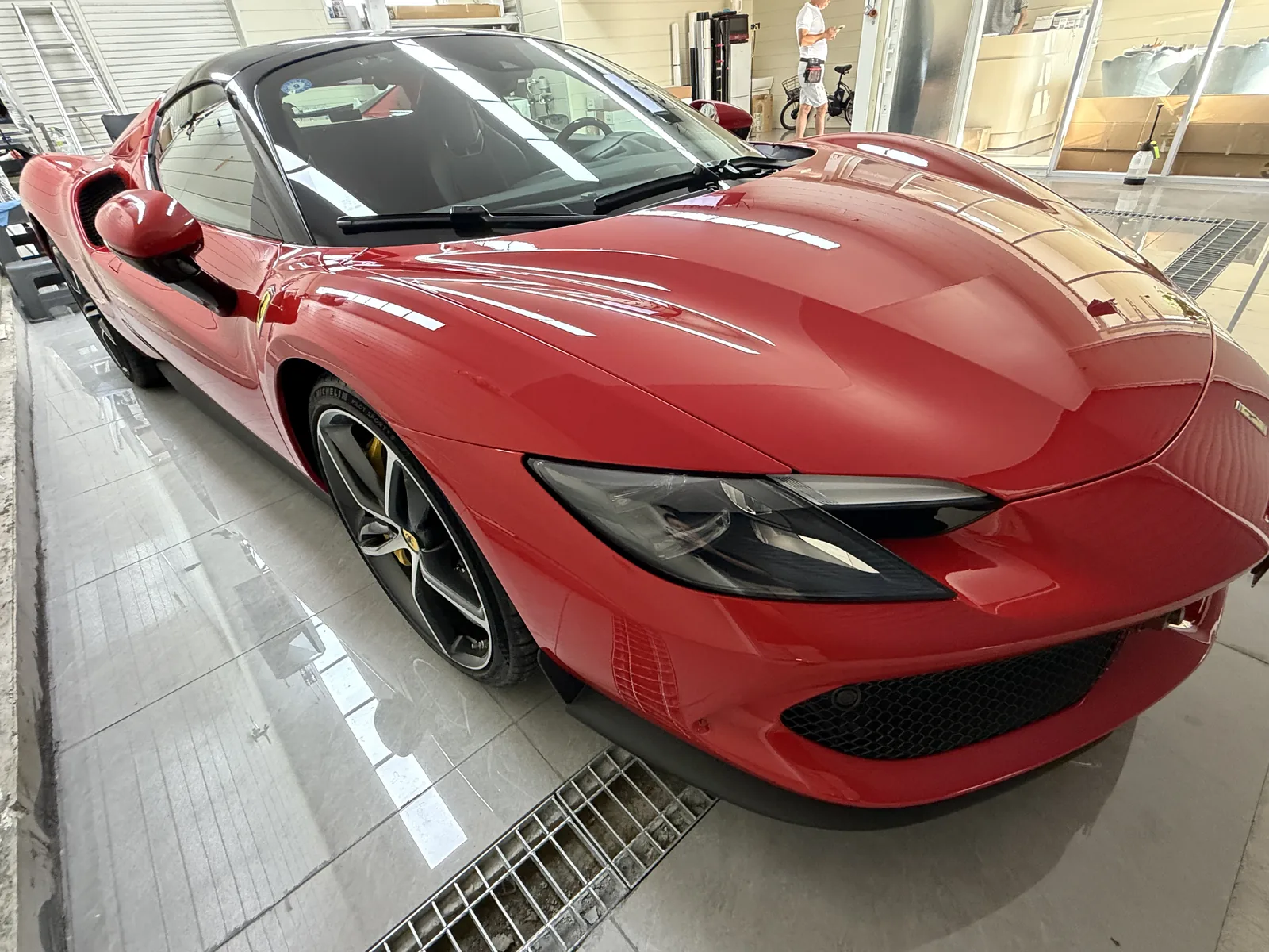 フェラーリ296 GTS 透明PPF フロント右側