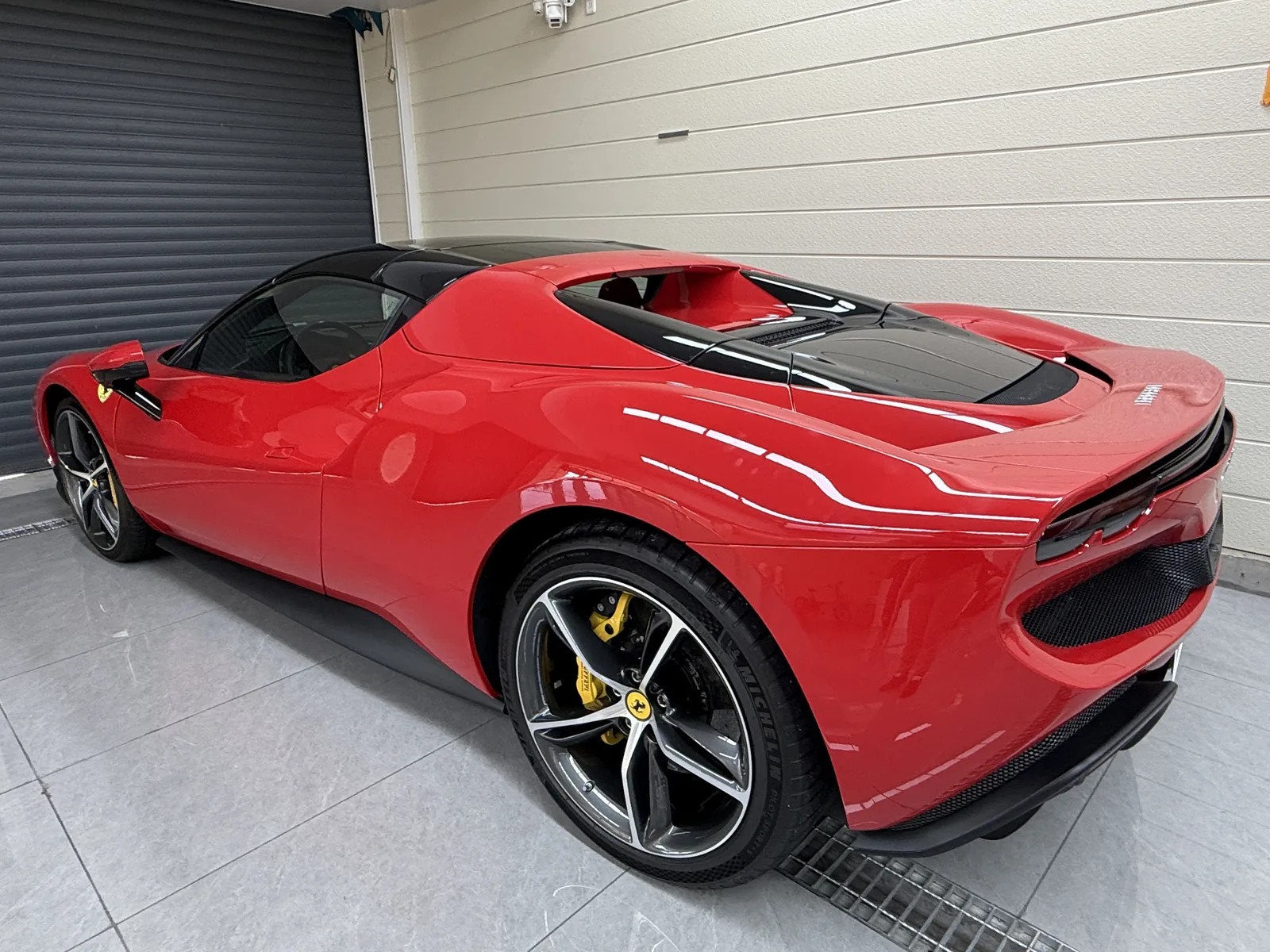 透明PPF施工後のフェラーリ296 GTS リア左側