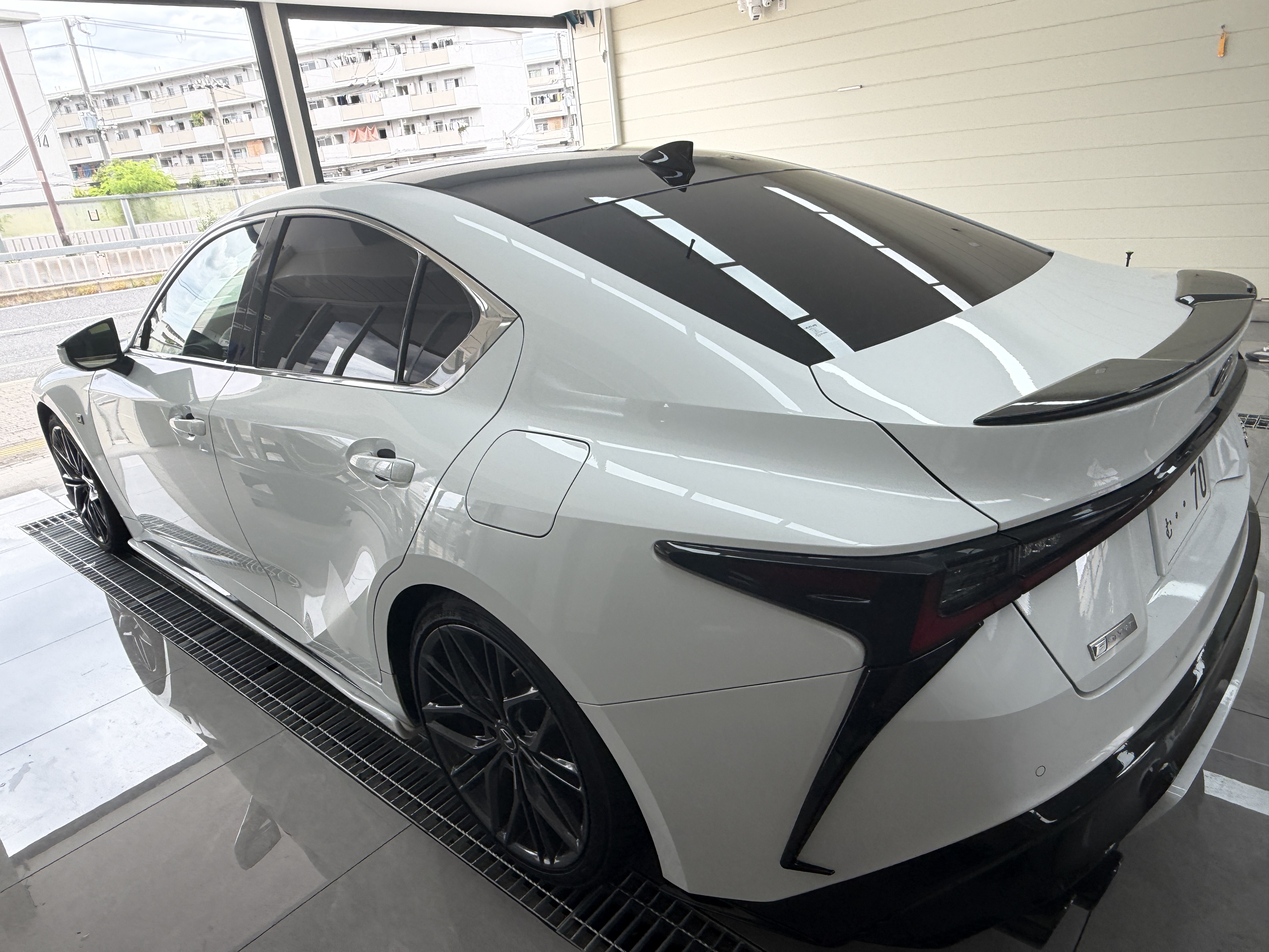 大阪 Lexus IS300h ルーフブラックアウト施工後 リアクォーター