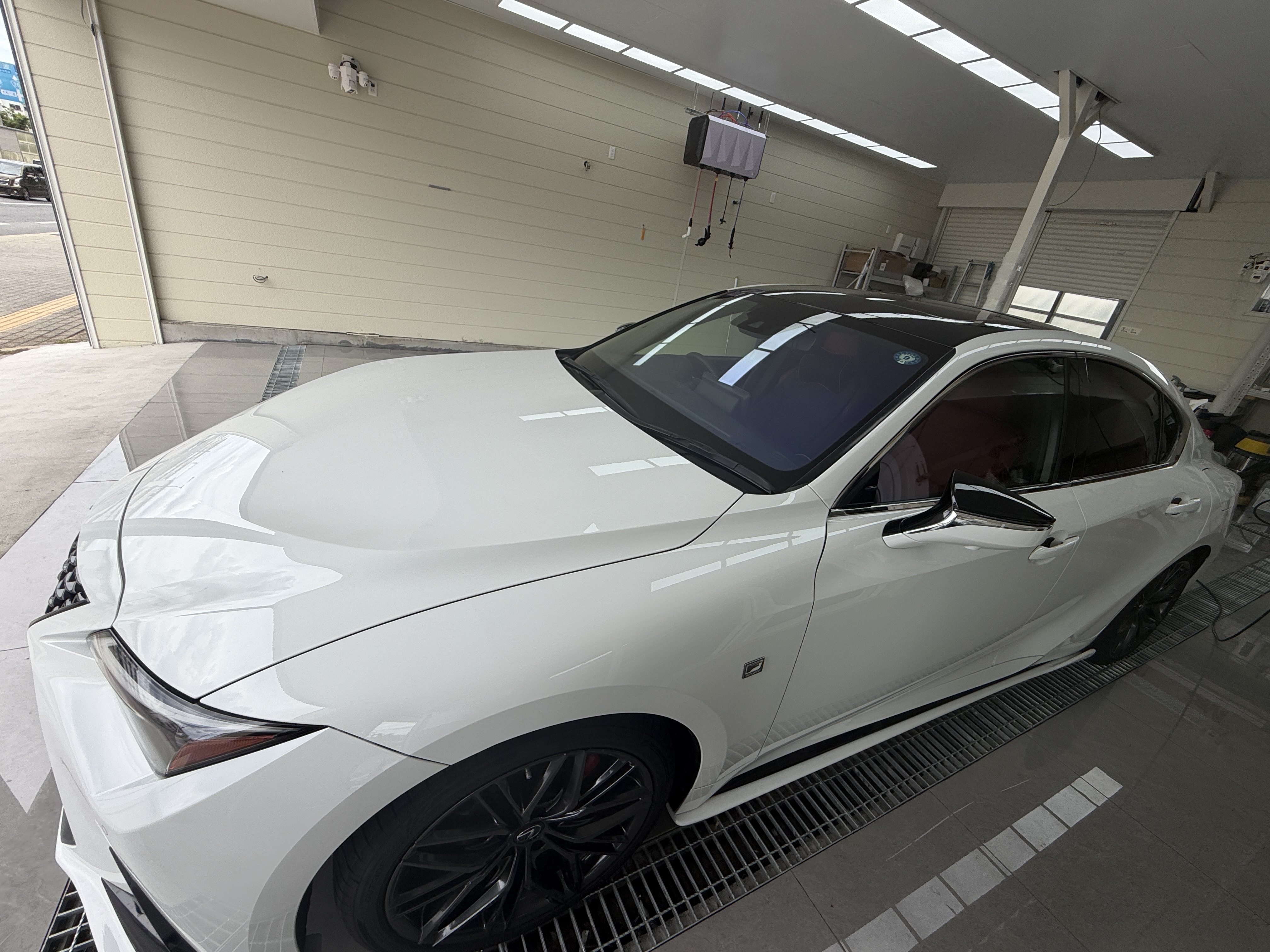 大阪市住之江区 EISUI WRAP レクサス IS300h 3M 2080-G12 ルーフブラックアウト施工後