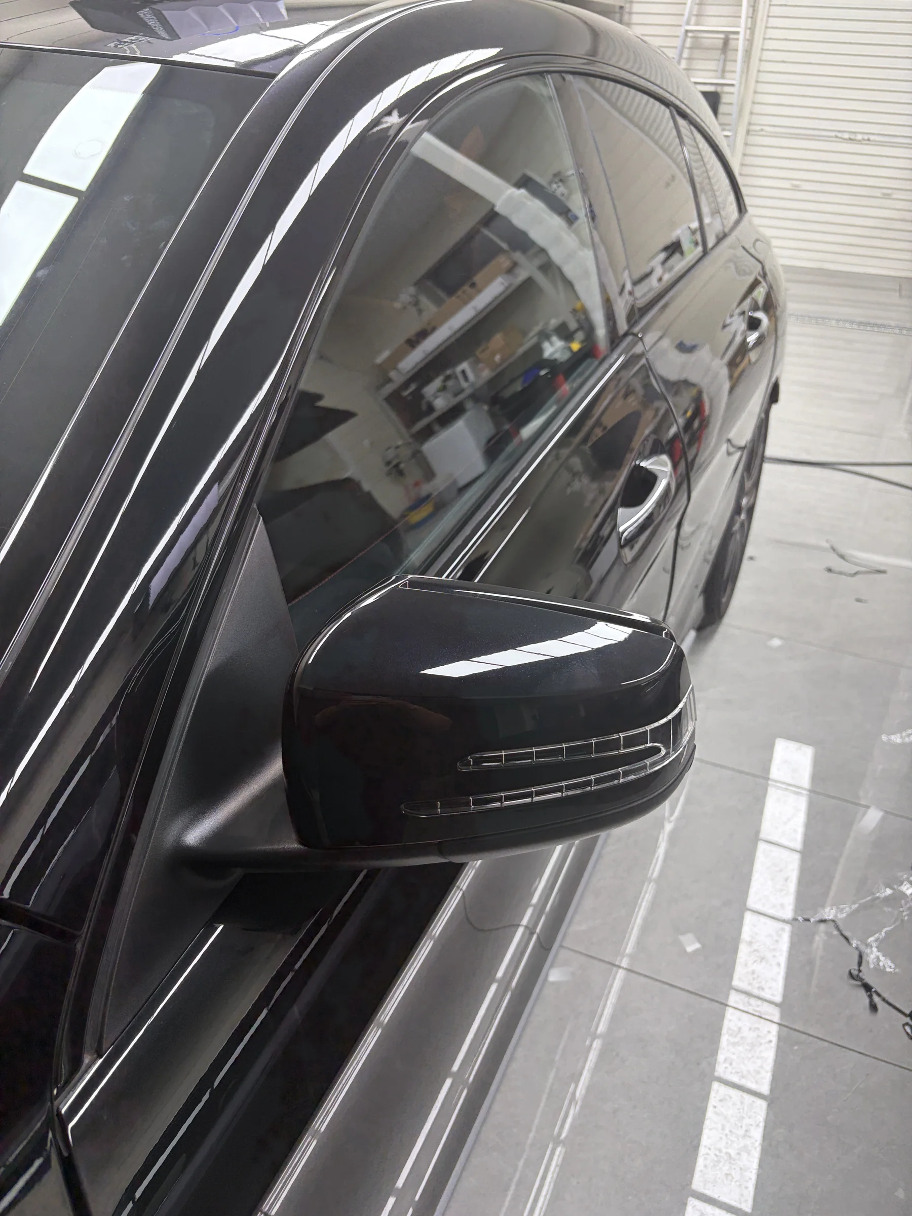 大阪市住之江区 EISUI WRAP 旧型Mercedes-AMG CLA45 3M 2080-HG12 ハイグロスブラック ウィンドウモール施工後