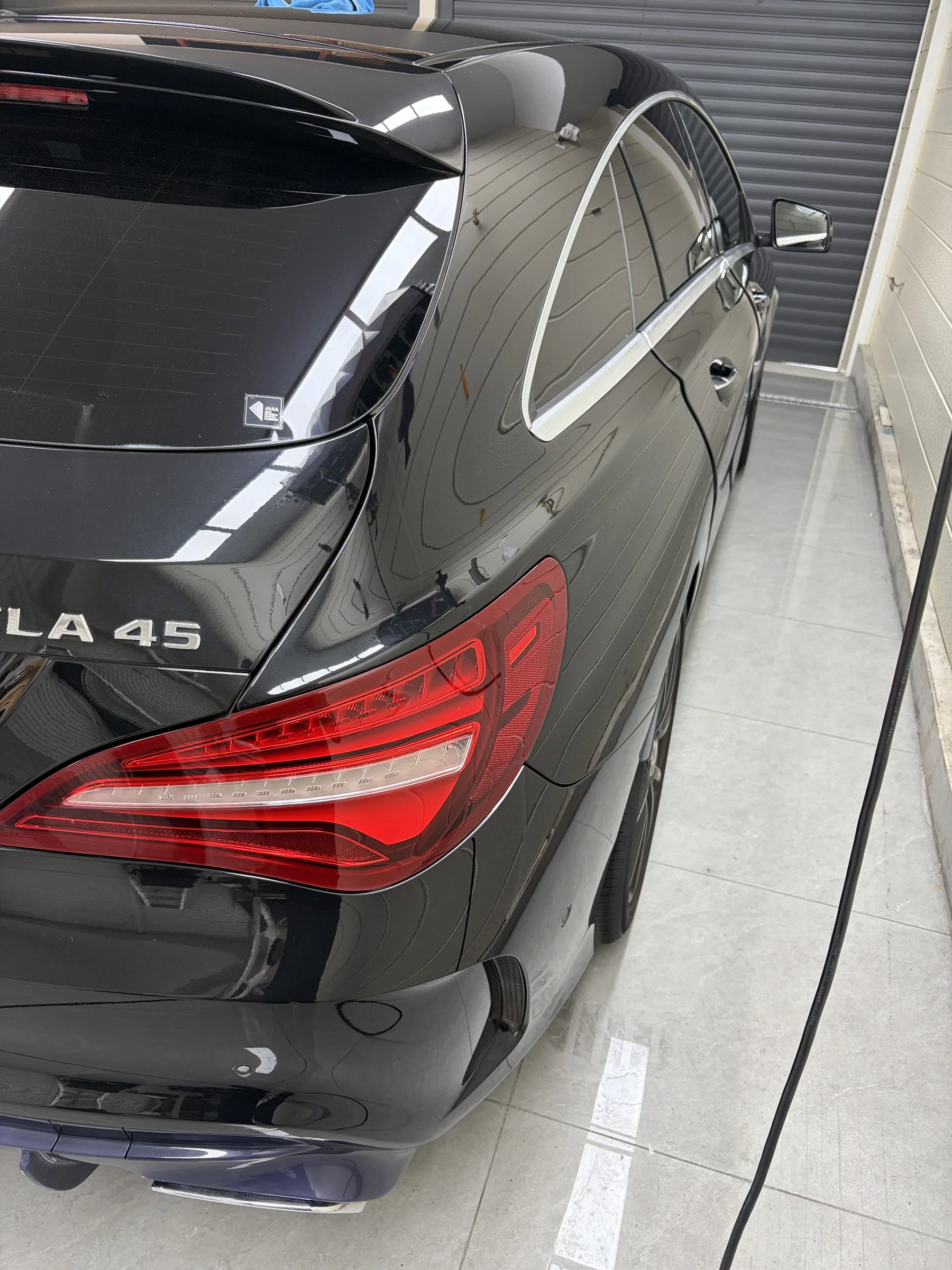 Mercedes-AMG CLA45 シルバーウィンドウモール 施工前 リアサイド