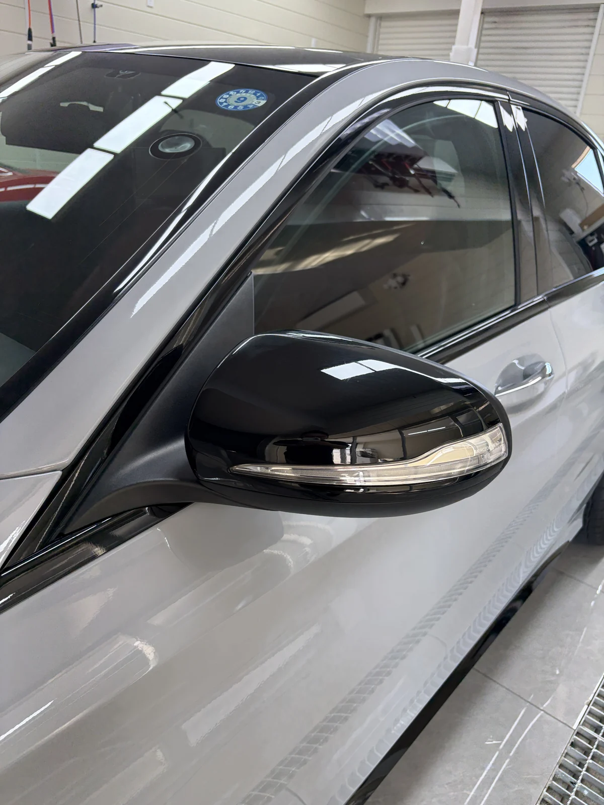 ベンツ W205 ウインドウモールとミラーまわり ラッピング細部