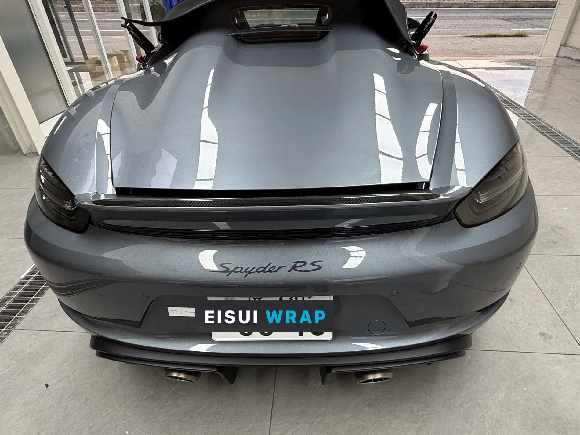 ポルシェ 718 Spyder RS 施工前 リアビュー Spyder RS バッジ