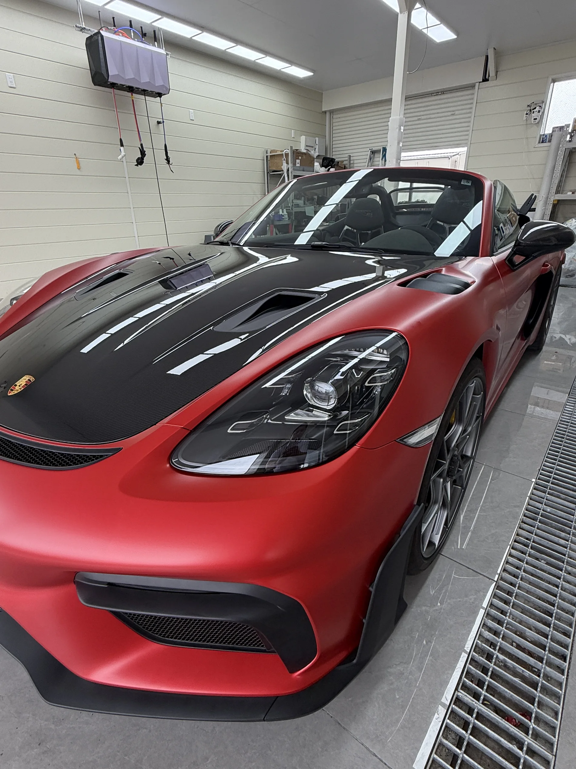 ポルシェ 718 Spyder RS カーボンパーツEISUI透明PPFと3Mサテンラッピングの仕上がり
