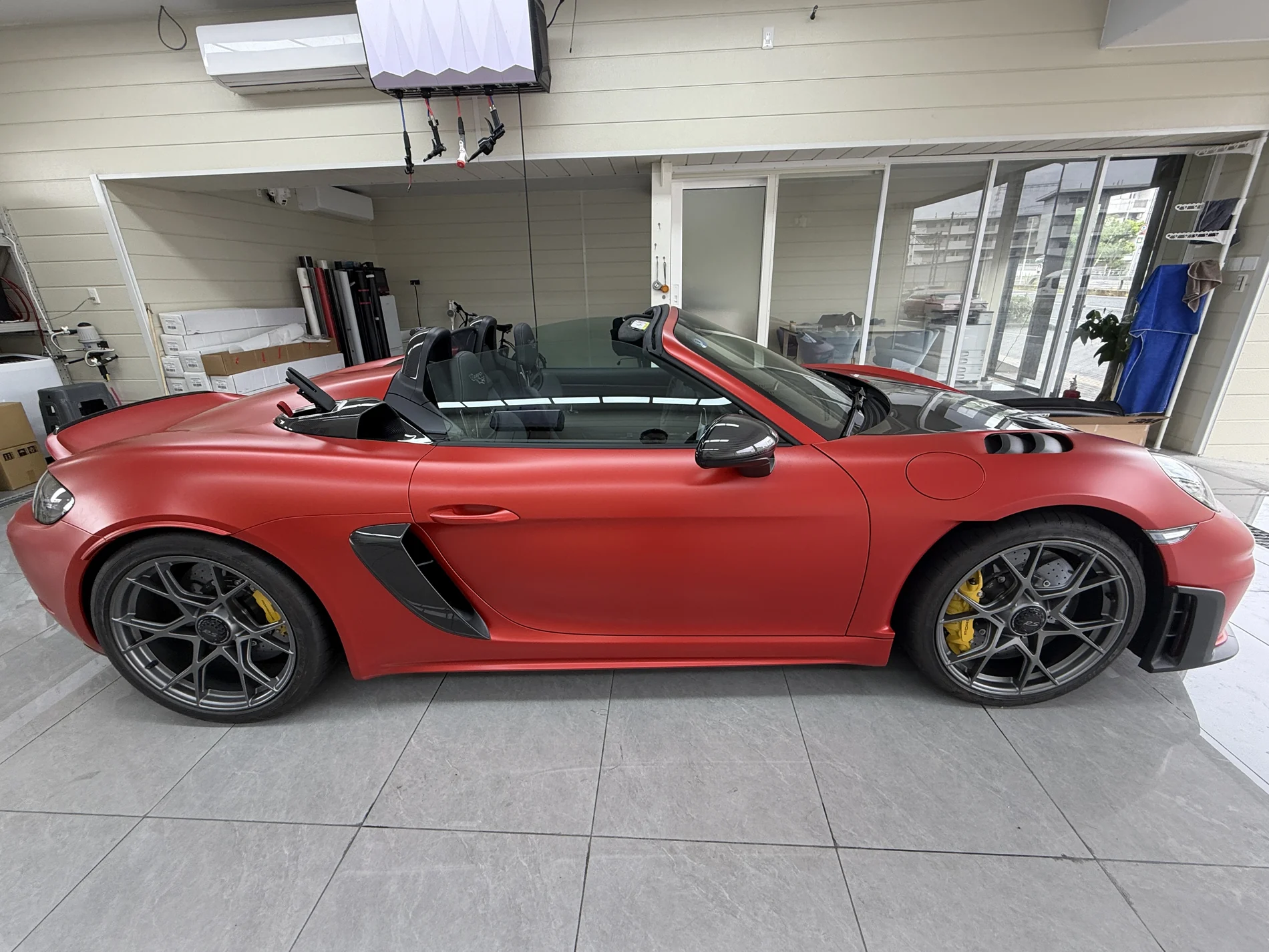ポルシェ 718 Spyder RS 3M 2080-S363 フルラッピング施工後 サイドビュー