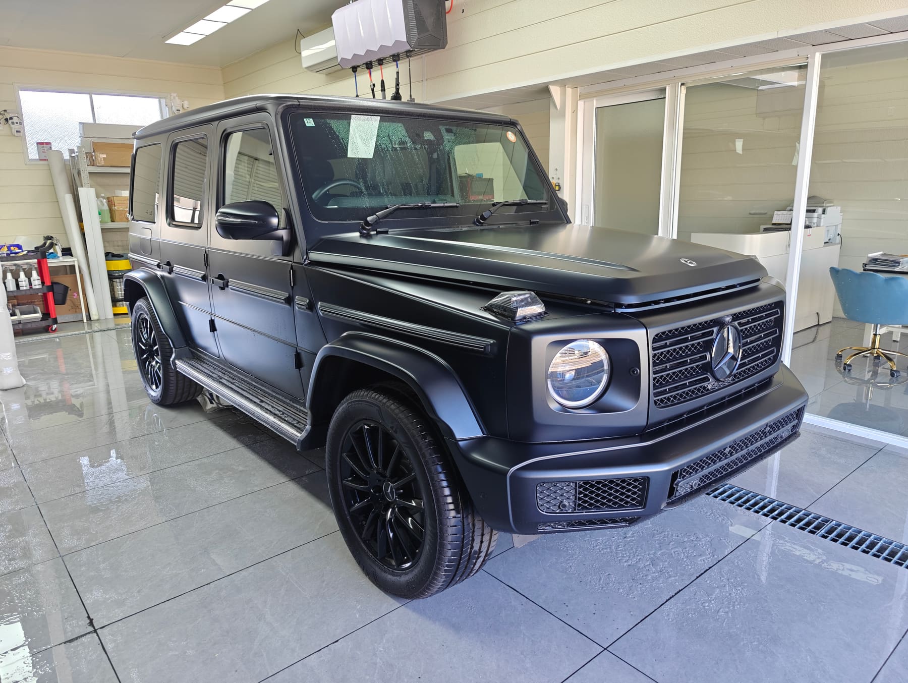 front angle and bumper detail of Mercedes-Benz G400d Matte Paint PPF Front Set by EISUI WRAP Osaka