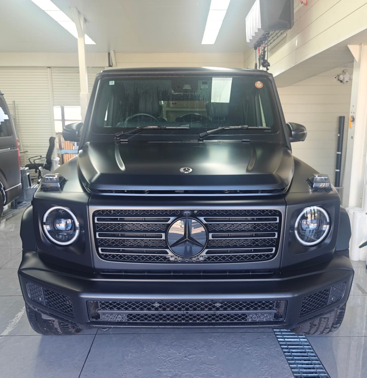 front angle and bumper detail of Mercedes-Benz G400d Matte Paint PPF Front Set by EISUI WRAP Osaka