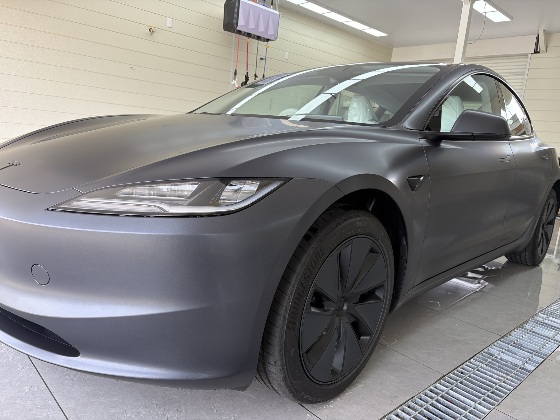 テスラ Model 3 サテン透明PPF施工後 フロントの質感