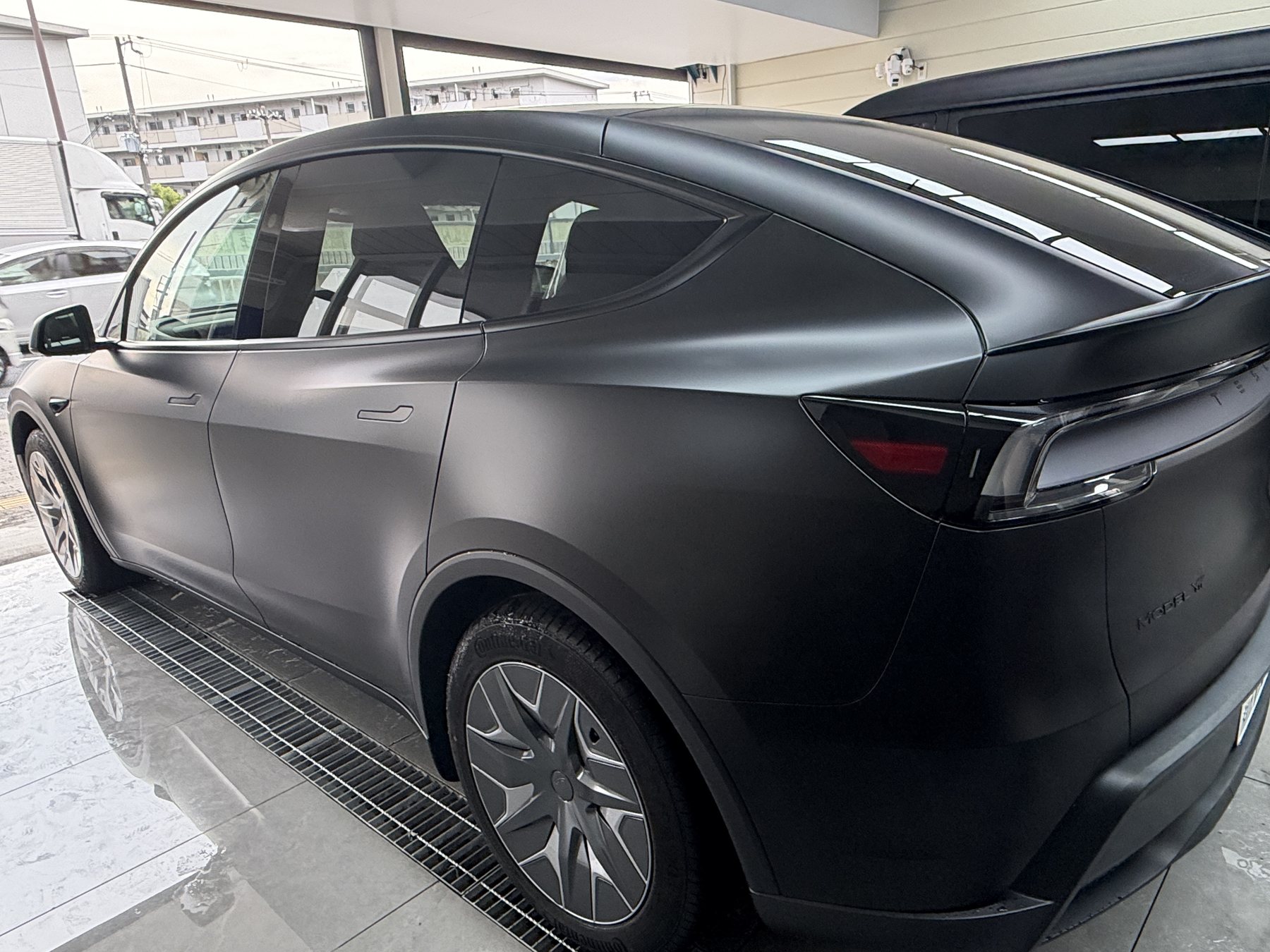 テスラ Model Y L 透明マットPPF施工後 マットブラック リアアングル 大阪