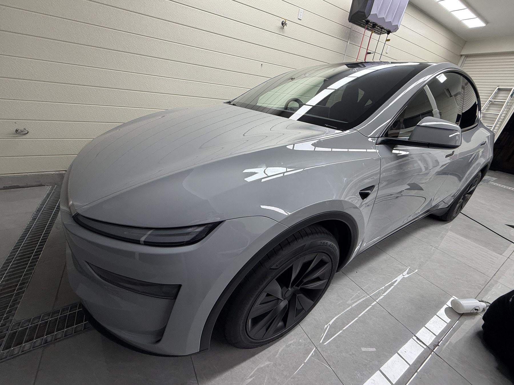 大阪市住之江区 テスラ Model Y ナルドグレー PPFカラーチェンジフィルム施工後