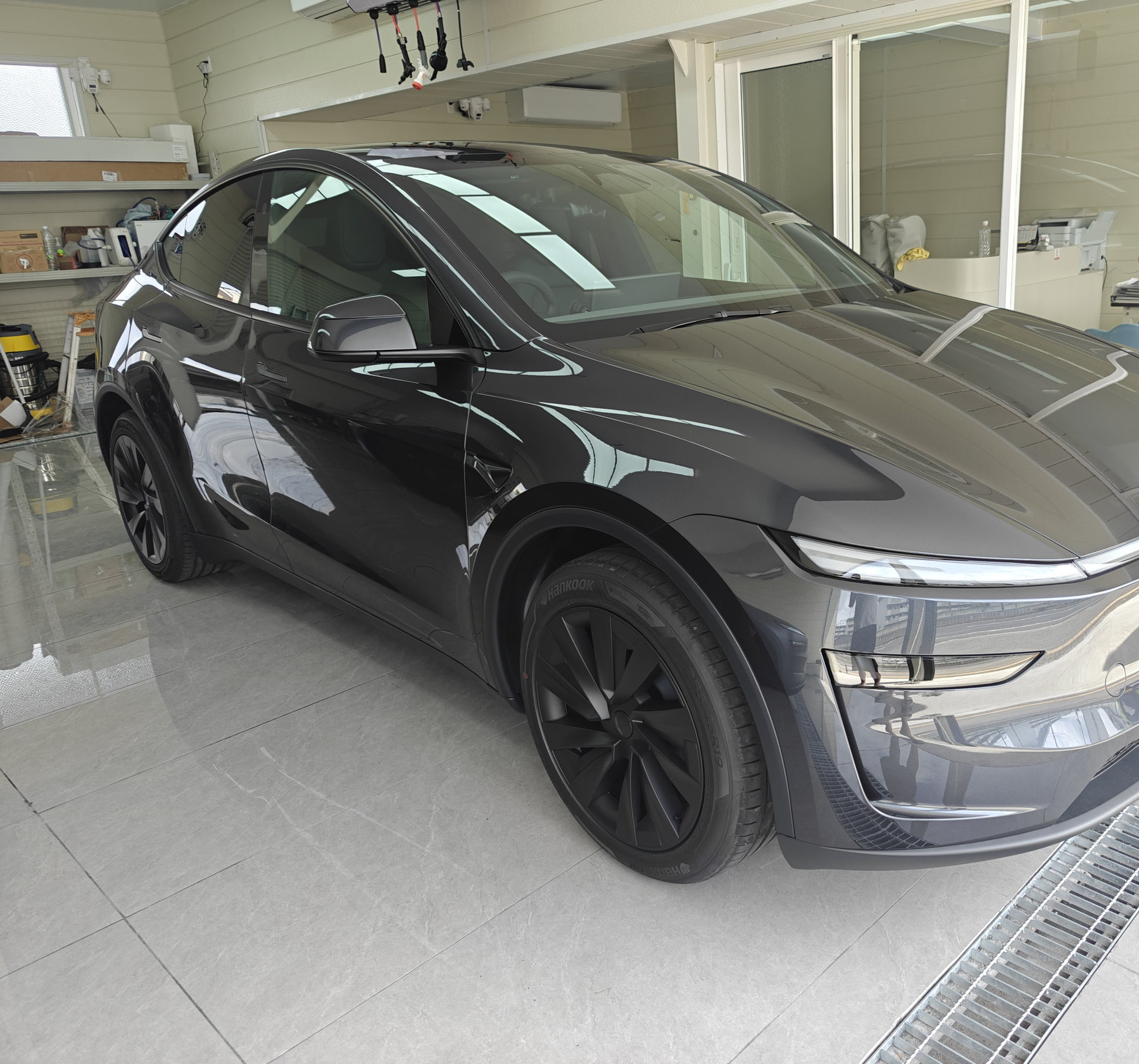 大阪 テスラ Model Y ステルスグレー カラーPPF施工前 前45度
