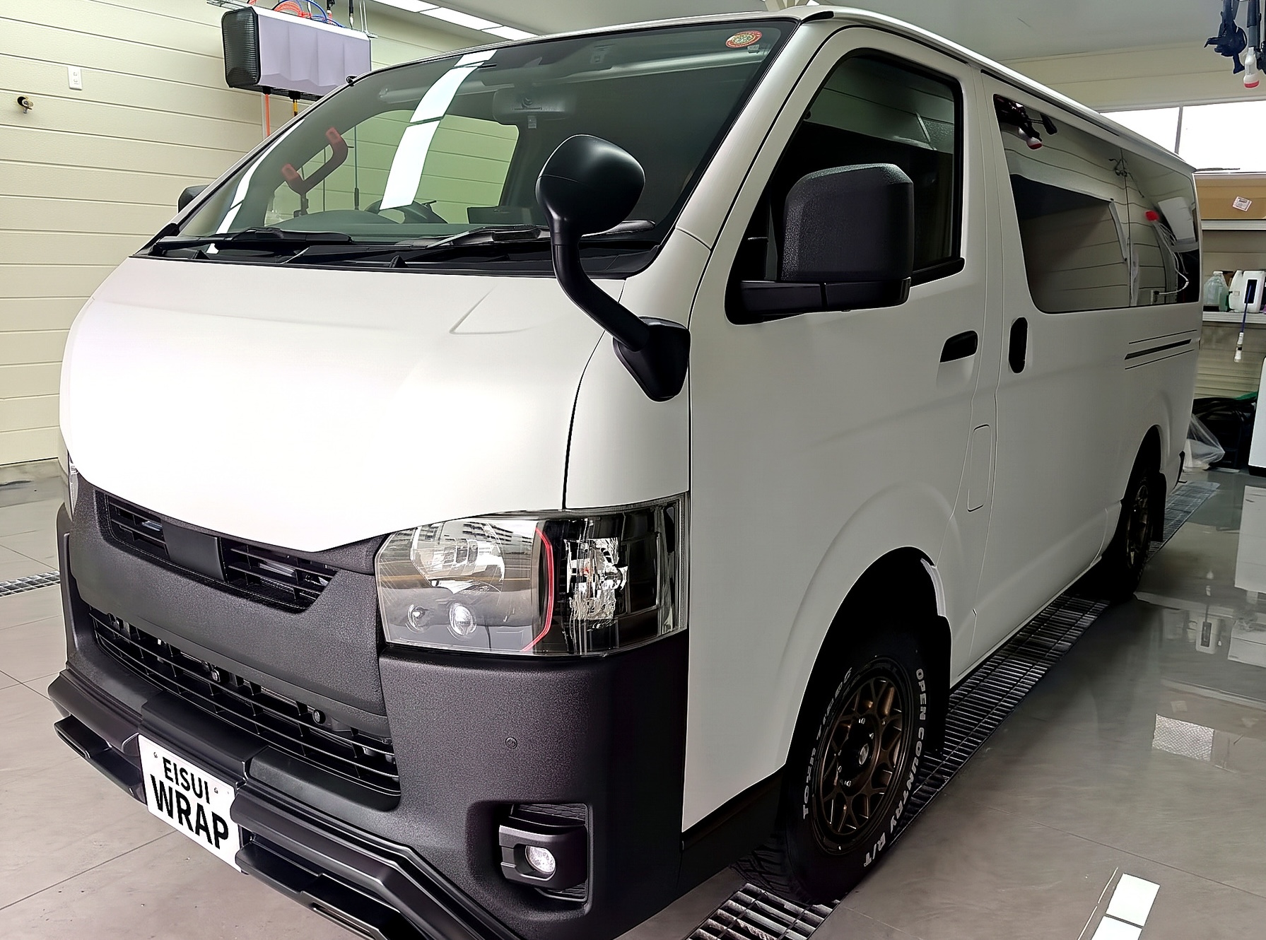 大阪市住之江区 ハイエース SGL フルラッピング ボルケーノグレー 商用車ラッピング