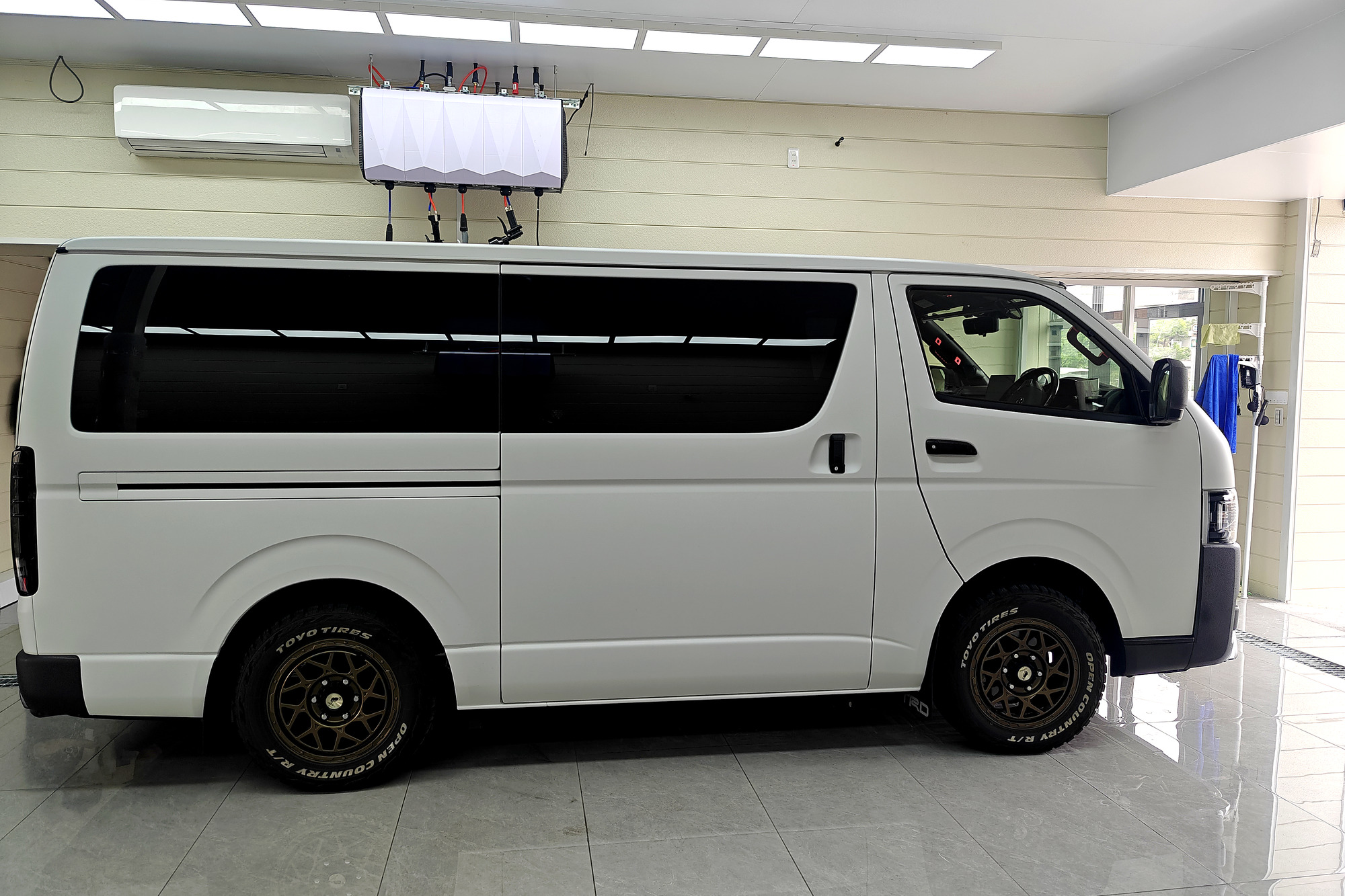 大阪 ハイエース商用車 AFTER サイド