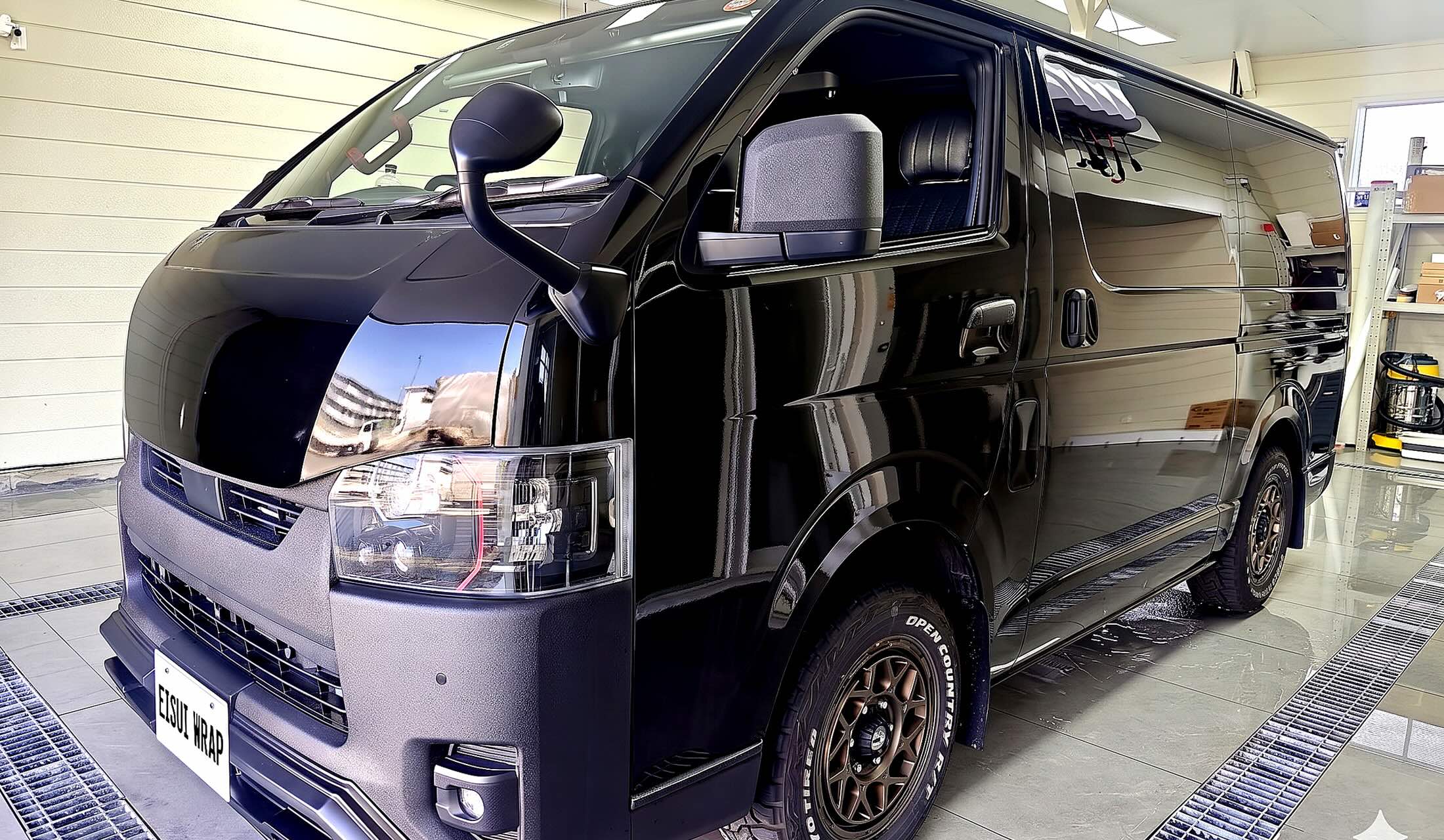 大阪市住之江区 ハイエース商用車ラッピング BEFORE フロント