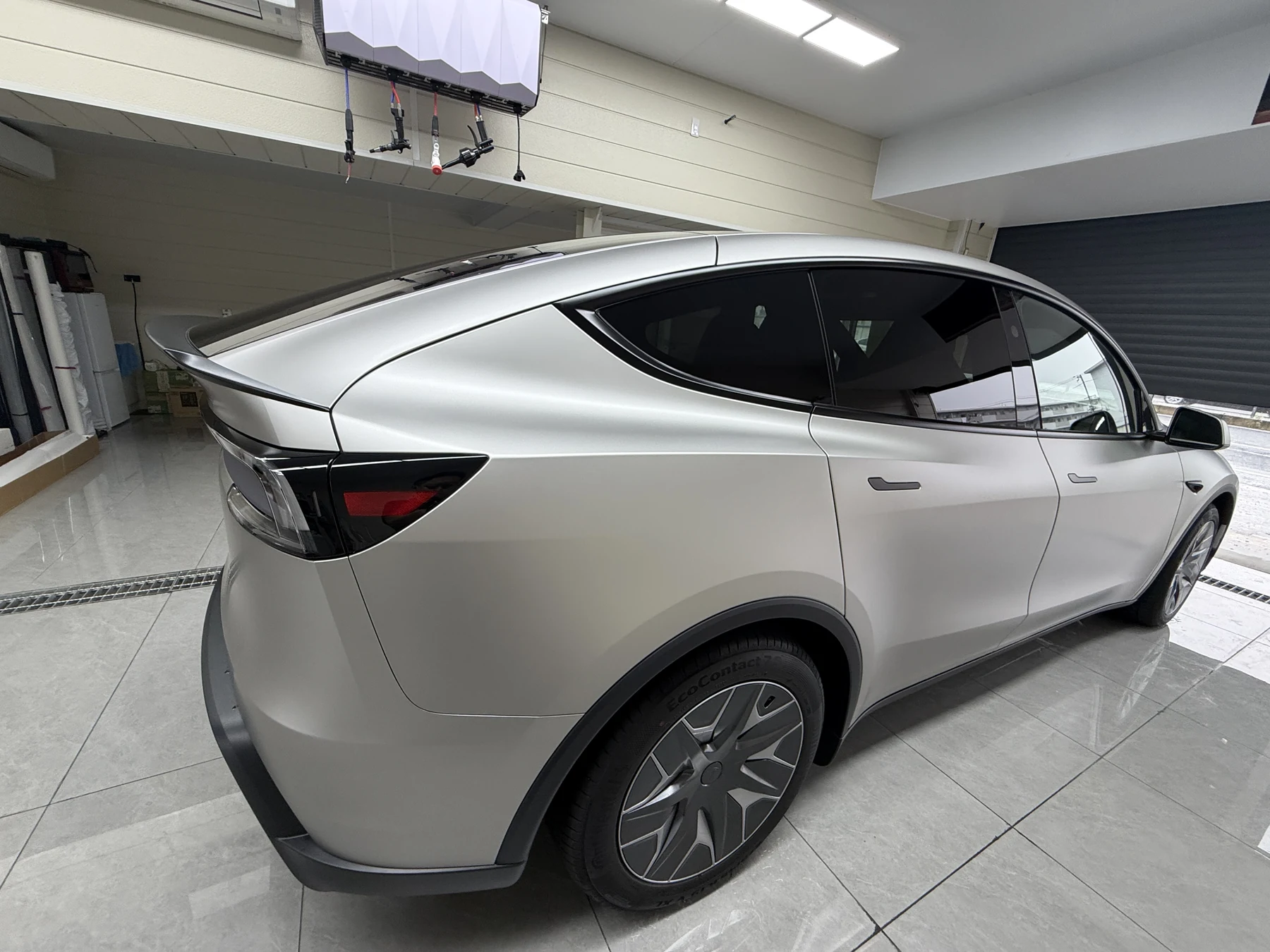 Tesla Model Y L コズミックシルバー 透明マットPPF施工後 リアサイド