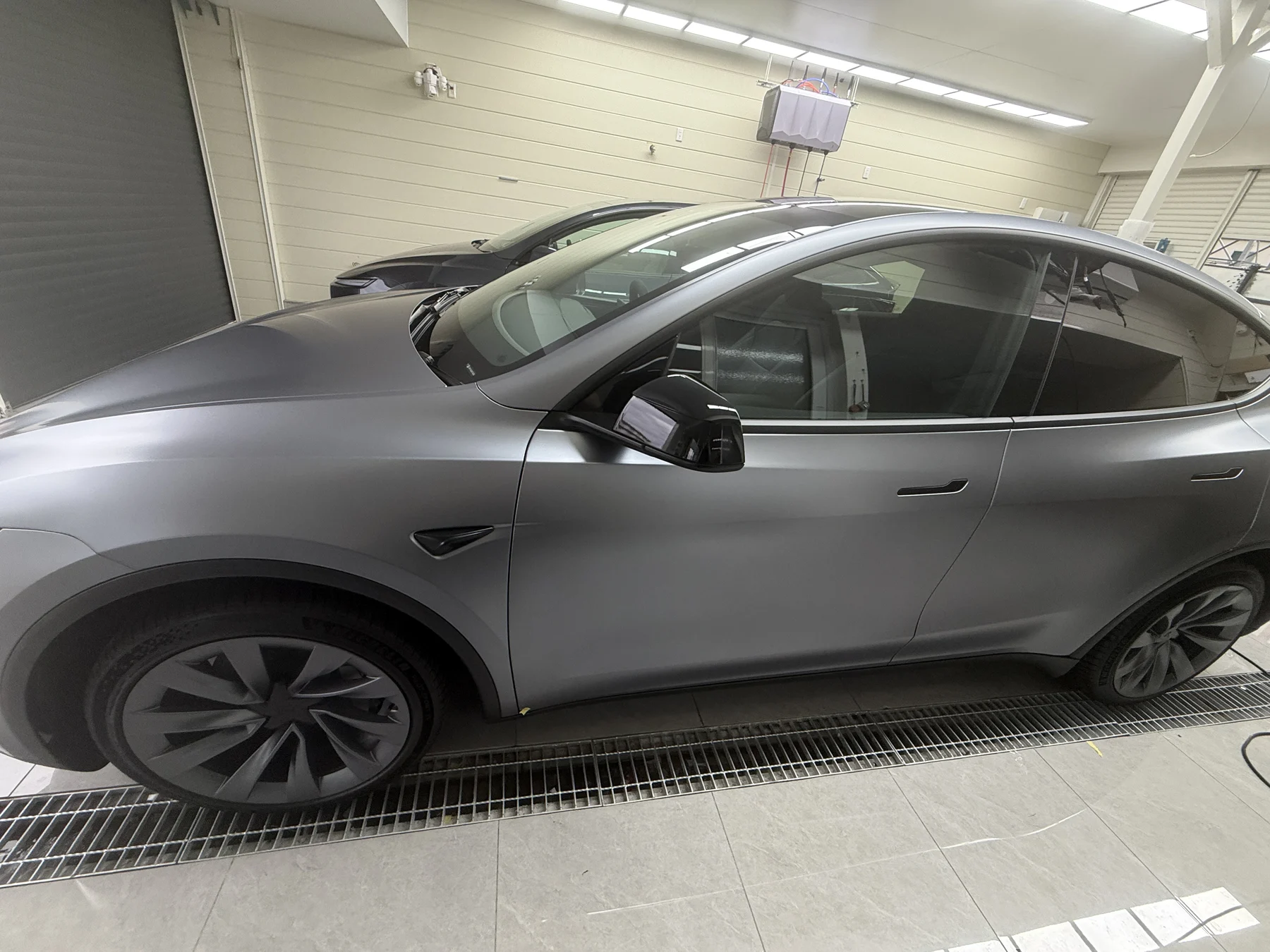 Tesla Model Y クイックシルバー サテンPPF施工後 サイド