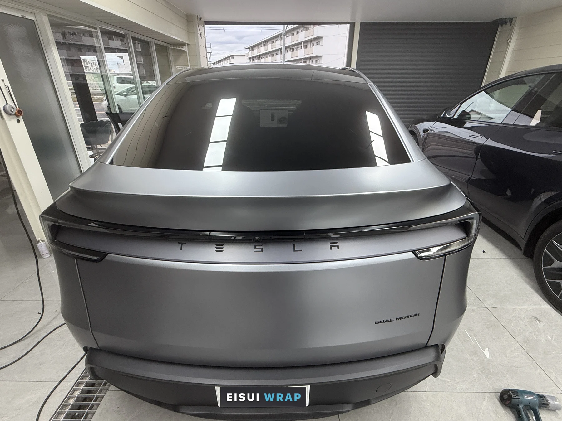 Tesla Model Y クイックシルバー EISUIサテンPPF施工後 リア