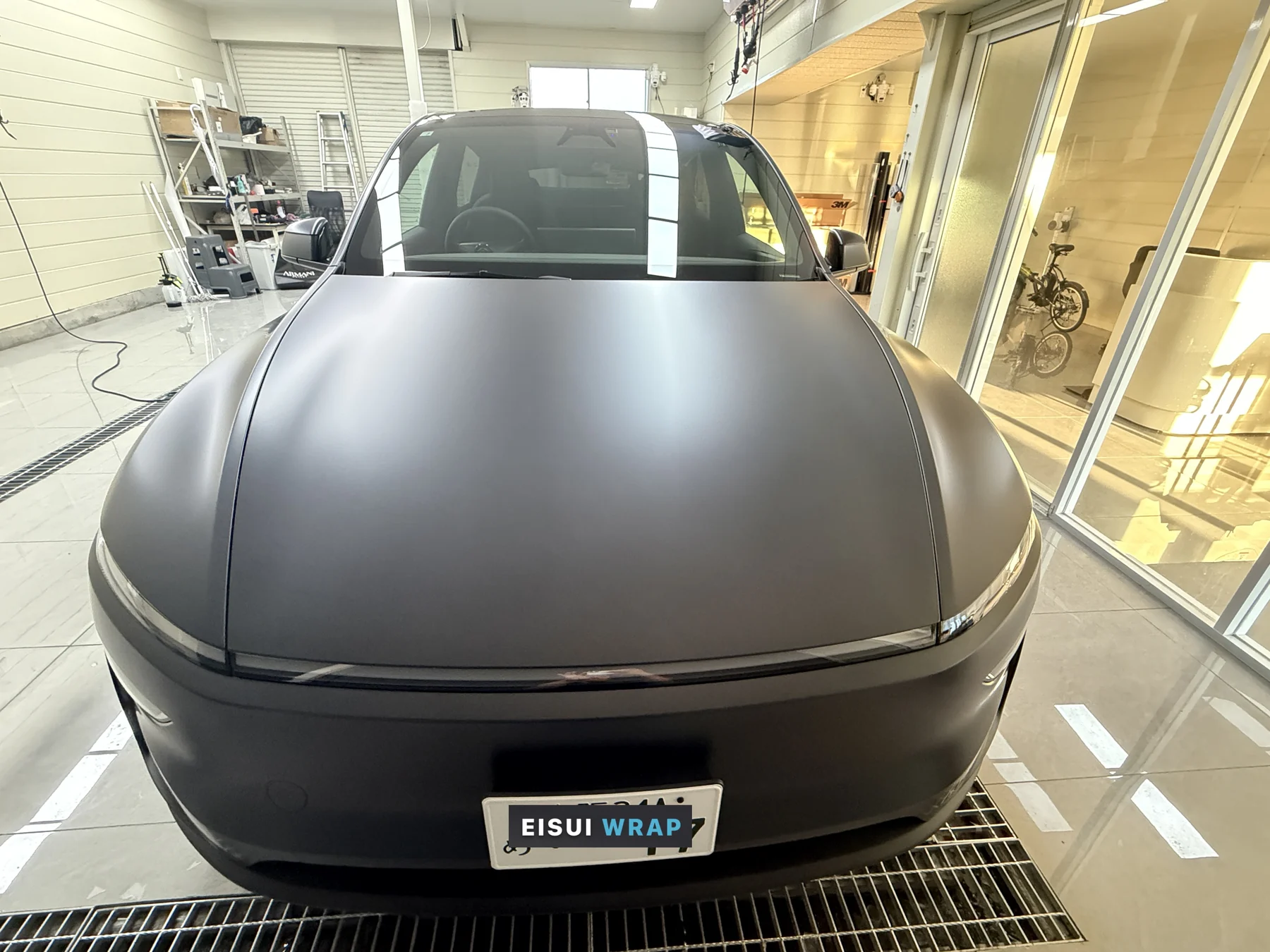 大阪PPF 新型Tesla Model Y ステルスグレー 透明サテンPPF施工後 正面
