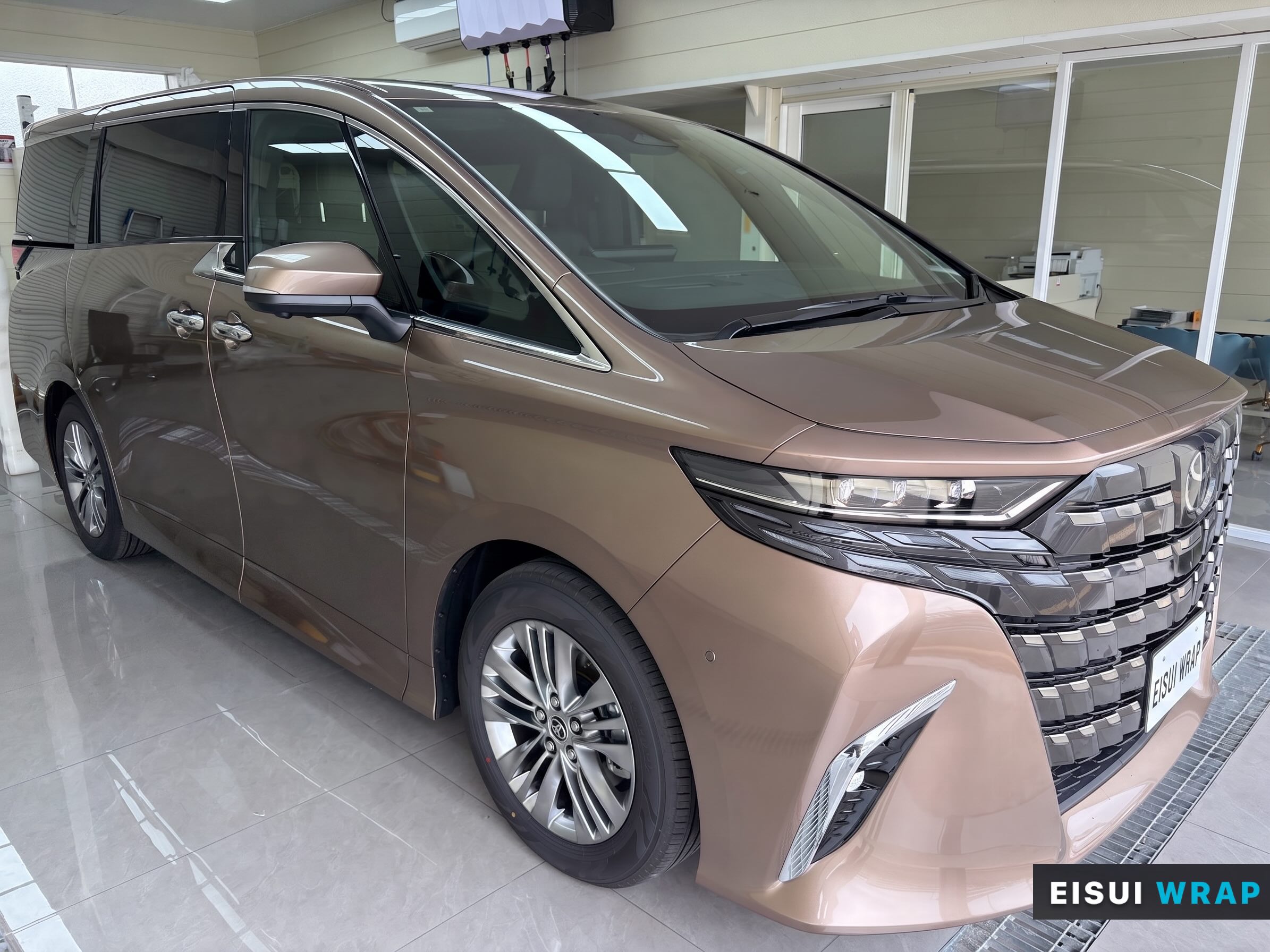 side panel reflection and mirror area of Toyota Alphard 40 Clear PPF by EISUI WRAP Osaka
