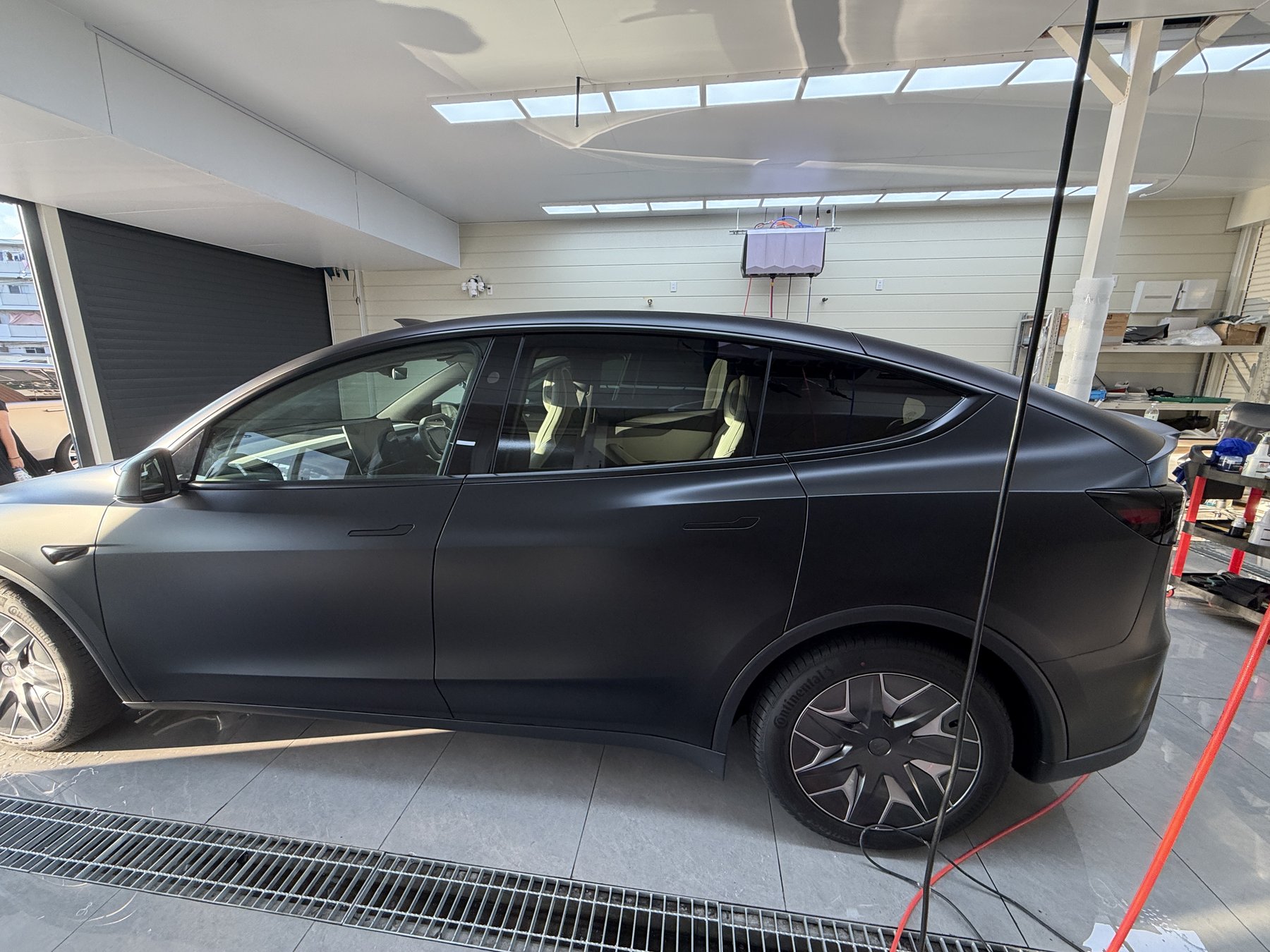 大阪 Tesla Model Y L 透明マットPPF施工後 サイド