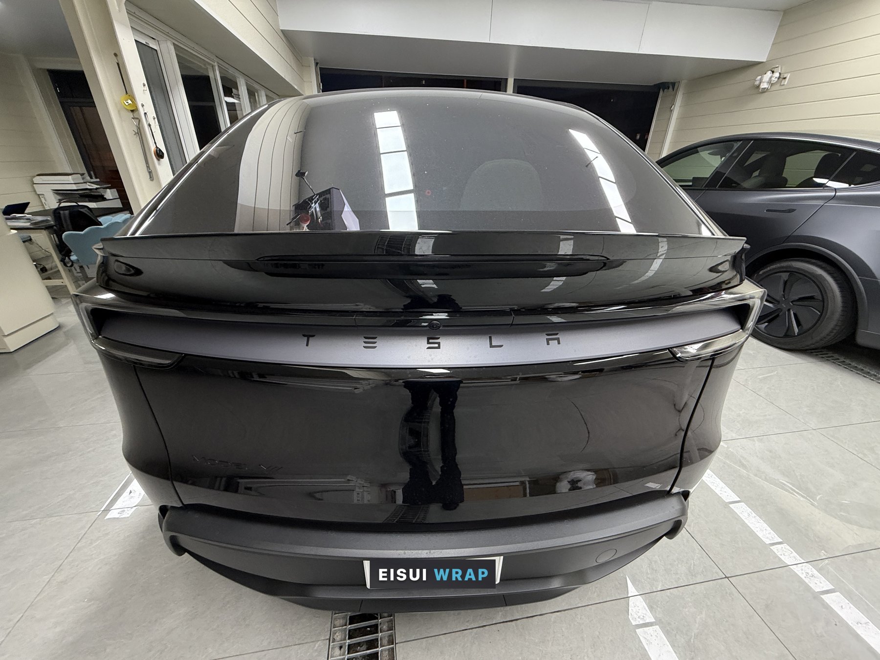 大阪 Tesla Model Y L ブラック 施工前 リア
