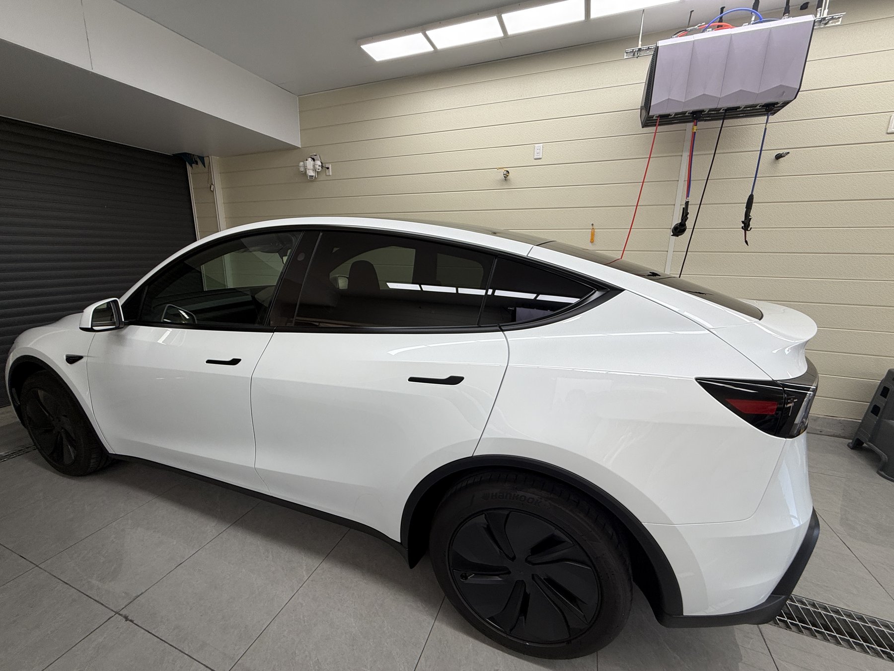 大阪 Tesla Model Y パールホワイト EISUI透明PPF施工後 サイド
