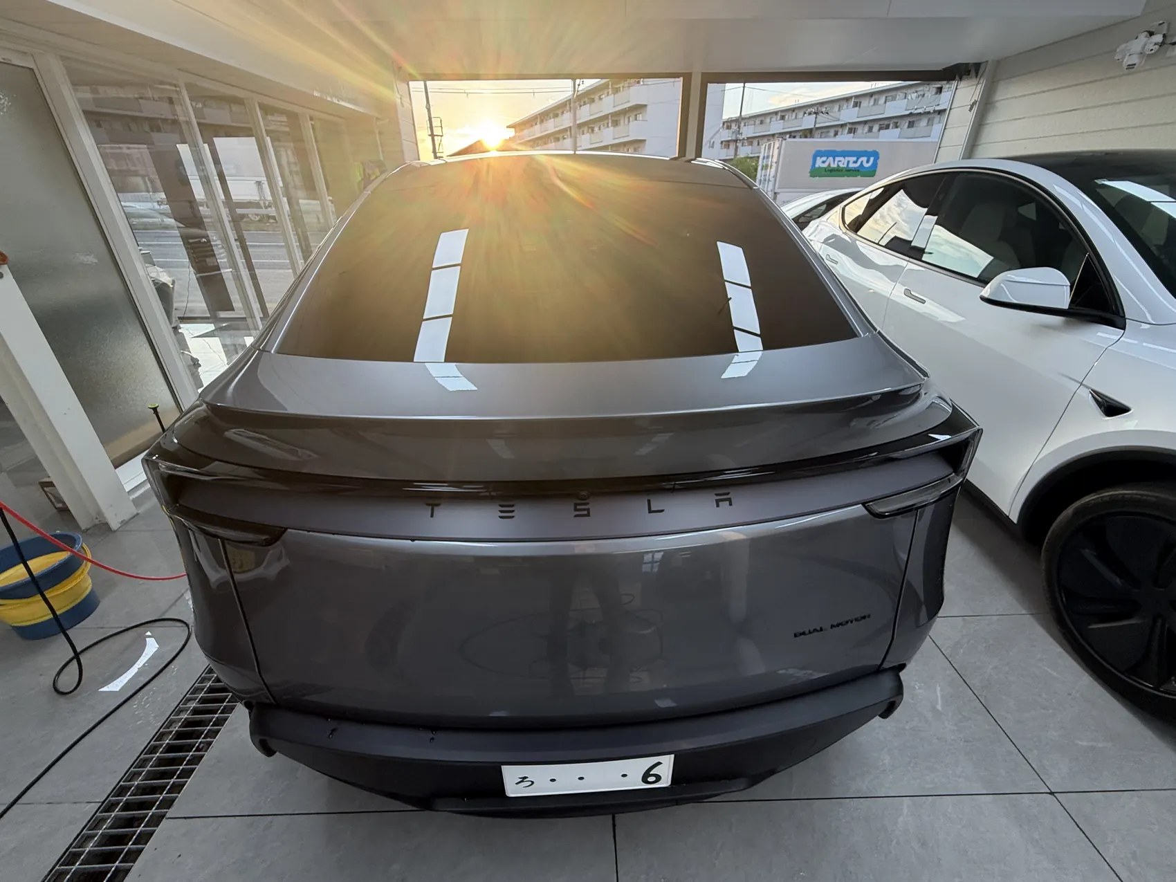 大阪 Tesla Model Y クイックシルバー 透明PPF施工後 リア