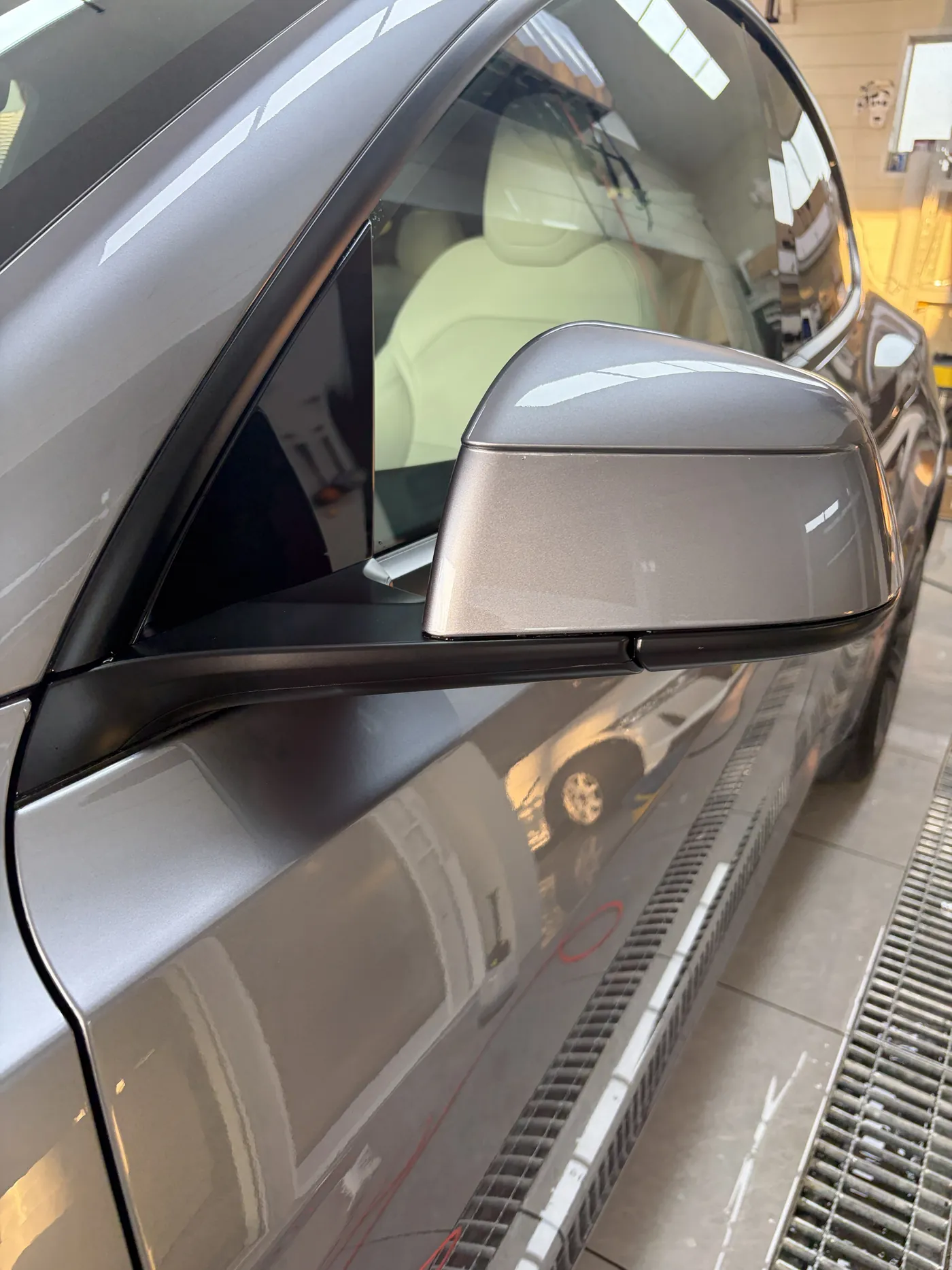大阪 Tesla Model Y クイックシルバー 透明PPF ドアミラー施工ディテール