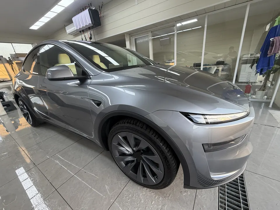 大阪市住之江区 EISUI WRAP Tesla Model Y クイックシルバー 透明グロスPPF施工後